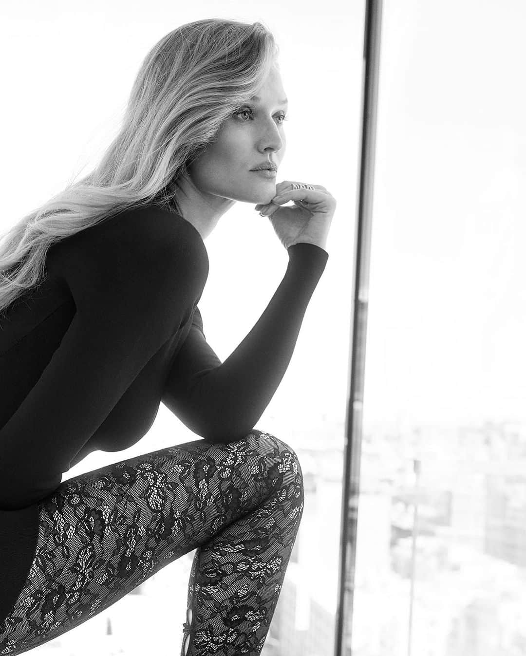 トニ・ガーンさんのインスタグラム写真 - (トニ・ガーンInstagram)「New CALZEDONIA tights campaign 📸 by @adamfranzino」11月15日 18時27分 - tonigarrn