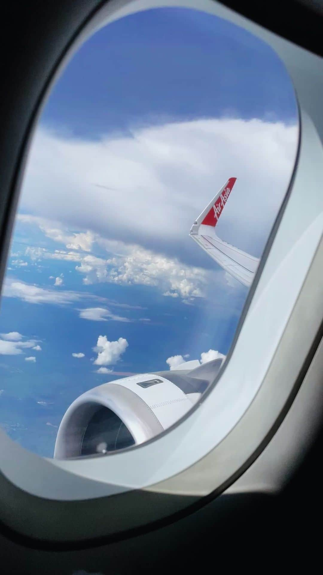 エアアジアのインスタグラム：「POV: you snapped a good flight + hotel combo for yourself! ✨✈️🏨   Experience a seamless travel experience with airasia Superapp’s awesome promos this Super Sale! Get up to 40% OFF on AirAsia flight + hotel combos when you book today til 17 Nov 2023.   Follow @airasiasuperapp and the best travel deals will be coming your way! 📲」