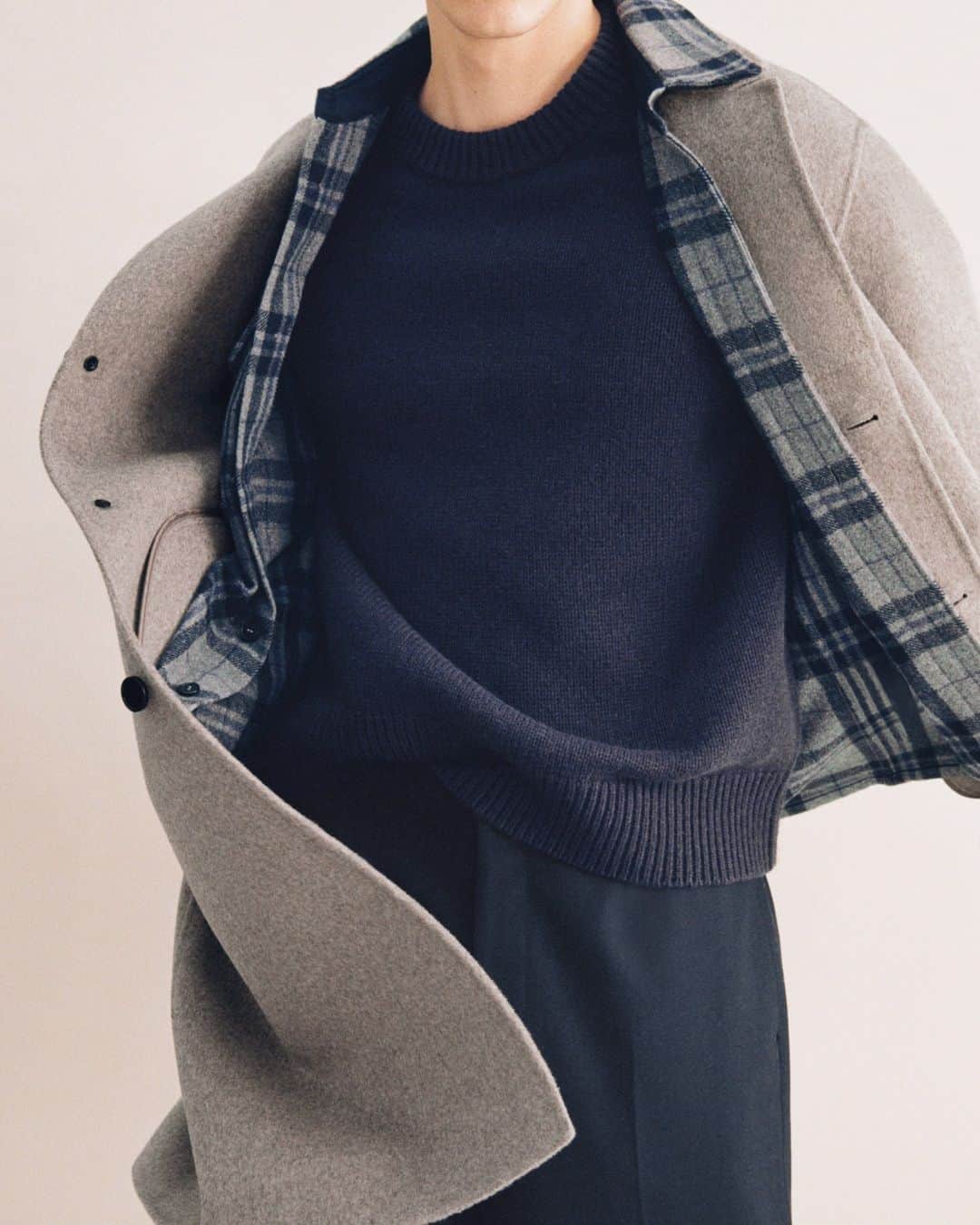 ARKETのインスタグラム：「A curated collection of interplaying layers that complement each other in endless combinations. Consider this checklist to create your own well-layered winter wardrobe, explore the full edit: link in bio. - #ARKET」