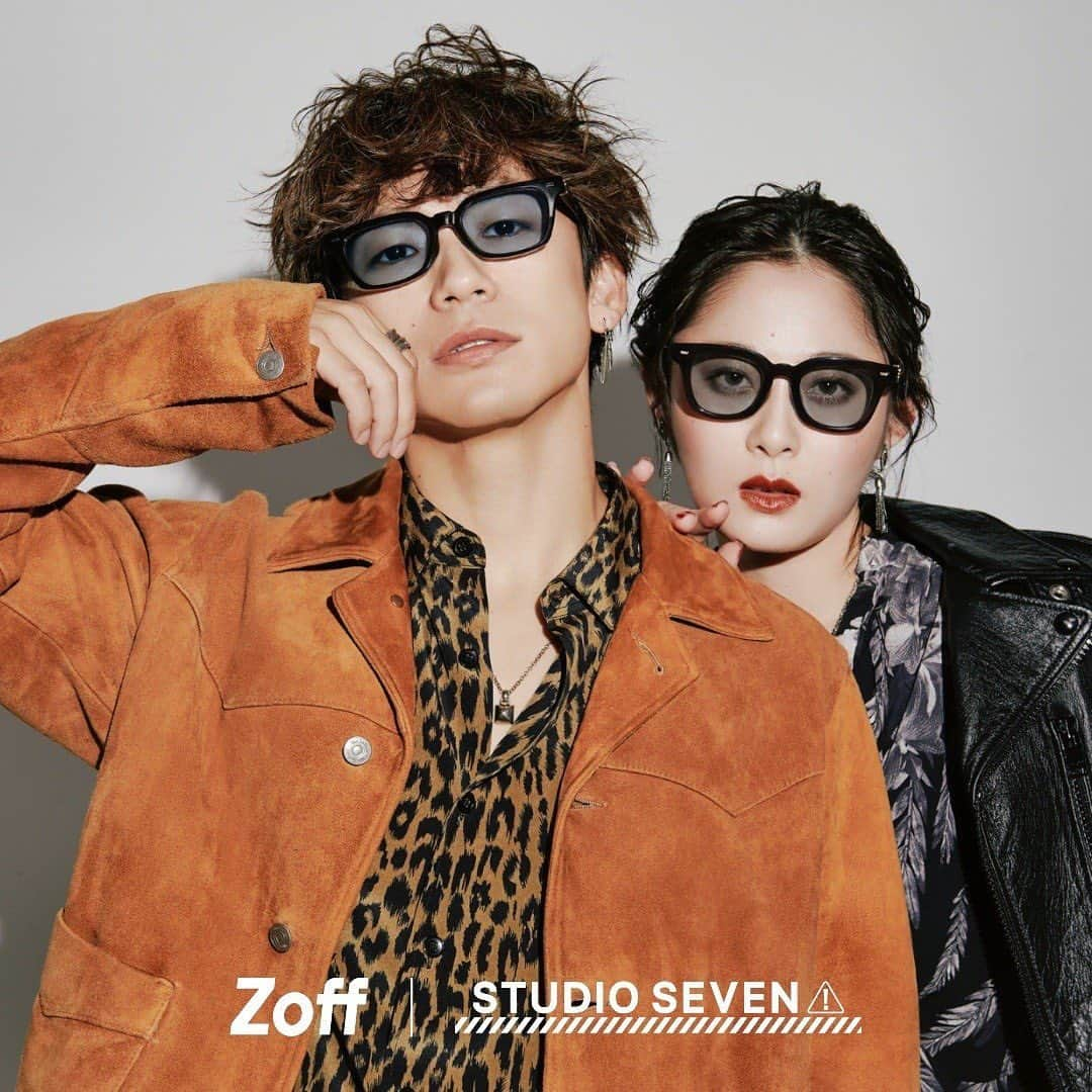 SEVENさんのインスタグラム写真 - (SEVENInstagram)「12/1(金)、全国のZoff店舗と Zoff公式オンラインストアにて STUDIO SEVENと @zoff_eyewear とのコラボレーションアイウェアを発売致します👓  発売に先駆け、Zoff Marche イオンモールナゴヤドーム前店にて11/17(金)-11/19(日)の期間、 先行でアイウェアの試着と関連アイテムの販売を行います。  発売前にご覧頂ける期間限定の開催となりますので、 お近くの方はぜひご来店下さい。  ■Zoff Marche イオンモールナゴヤドーム前 📍愛知県名古屋市東区矢田南4-102-3 イオンモールナゴヤドーム前 3F 11/17(金)-11/19(日)  また、先行予約を開始中⚠️  ■先行予約 11/16(木)～ ・Zoff公式オンラインストア ・Zoff ZOZOTOWN店  #zoff#ゾフ#studioseven」11月17日 11時00分 - seven.official