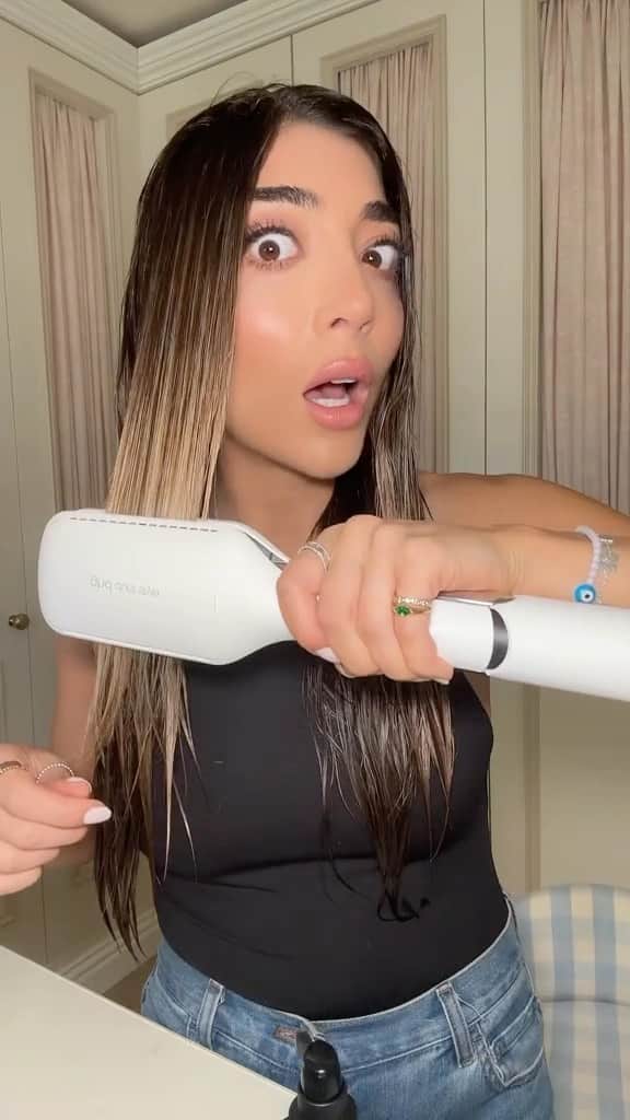 ghd hairのインスタグラム：「@amelialiana hair game has changed FOREVER since discovering duet style ✨ Say hello so soft, shiny and healthy hair ☁️  #ghd #ghdhair #ghdduetstyle #healthyhair #travelhair #healthyhairroutine」