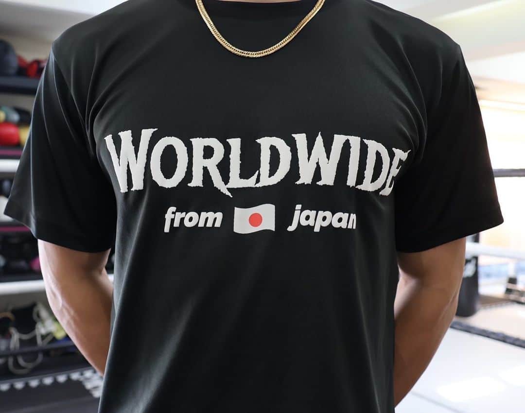 原口健飛さんのインスタグラム写真 - (原口健飛Instagram)「練習や運動用ドライTシャツ、ドライハーフパンツを販売します🔥  WORLD WIDE from 🇯🇵 japan ・日本から世界へ  Road to champion ・チャンピオンへの道  意味を込めて作りました🔥 俺だけに限らず上記のような目標を持っている人は 沢山いると思うので、そんな人達に着てもらえたら嬉しいです！ 今回は初めてキッズサイズも作りました🔥  明日12時〜発売スタート サイズ  120cm〜XL (僕自身はTシャツL/パンツM) 色は画像の通りです！  #原口健飛」11月15日 18時39分 - h_k_fft