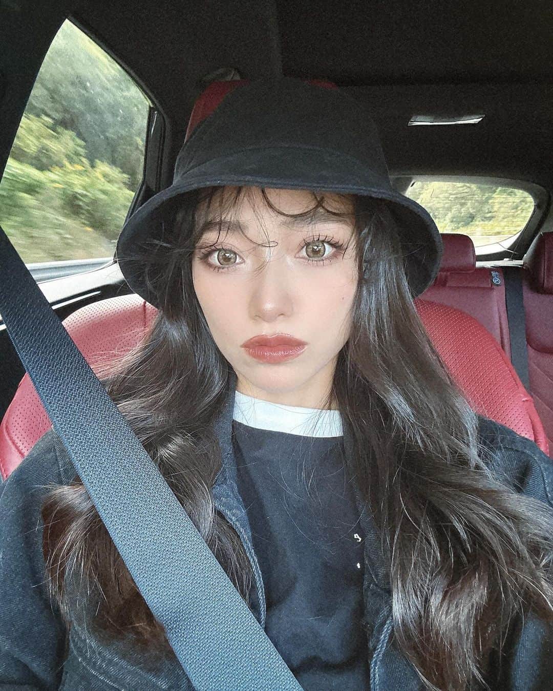 のインスタグラム：「✩‧₊˚  🚗🖤  #tagsforlikes #instadaily #instalike #instalove #instafollow #japangirl #instagood #instapic #me #selfie #model #smile #팔로우 #소통 #셀카 #셀카그램 #셀카놀이 #セルカ #自撮り女子」
