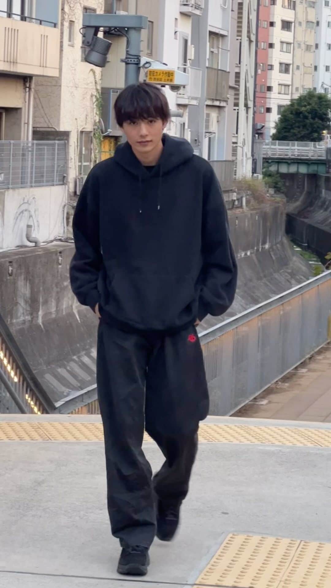 藤林泰也のインスタグラム：「🥶寒くなってきた」