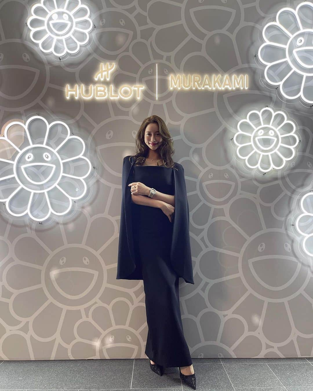 野崎萌香さんのインスタグラム写真 - (野崎萌香Instagram)「HUBLOT SAPPHIRE NIGHTへ🌼🌼🌼 @hublot_japan  現代アーティストの村上隆氏との 新作コラボレーションモデルの可愛いお花の腕時計の初お披露目でした。  たかしさんと久しぶりに📸  そして希少なHUBLOT のサファイア クリスタルモデルなどが 会場内で展示されていたよ。  私がつけてるのはビックバンのベージュダイヤモンドという パワー、独創性、技術力にウブロの「The Art of Fusion(異なる素材やアイデアの融合)」が凝縮された自立心を伝える時計です⌚︎  @hublot @hublot_japan #Hublot #ウブロ #AD #PR」11月15日 19時01分 - moeka_nozaki