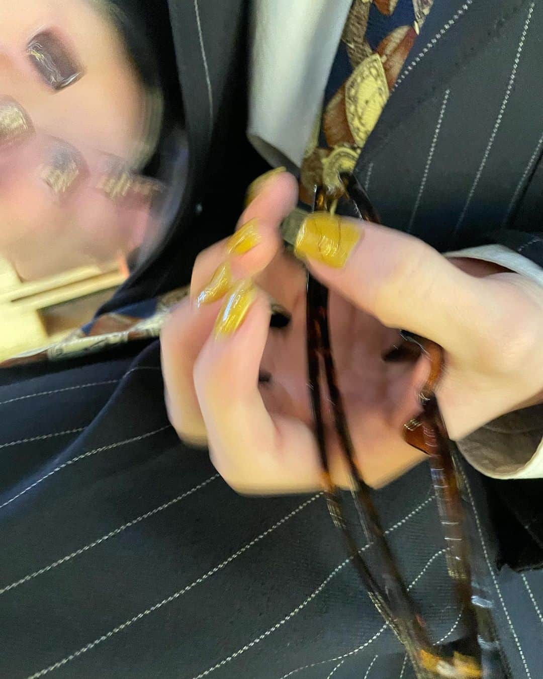 大枝晴大さんのインスタグラム写真 - (大枝晴大Instagram)「New nail🍂  今回はイチョウ観に行く為のネイル この季節イチョウ並木を彼女と……。。  1人で散歩しながら見に行きたいと思います＾＾  @nail._.yui_ ありがとうございます！鉛筆で描いたデザインとマグネットめっちゃ気に入ってます🫶🏻  みんなネイルお揃いしよや^ - ^ え？もちろんみんなもぼっちでイチョウ観に行くよナ^ - ^  #大枝晴大」11月15日 18時53分 - haruto._.ooeda