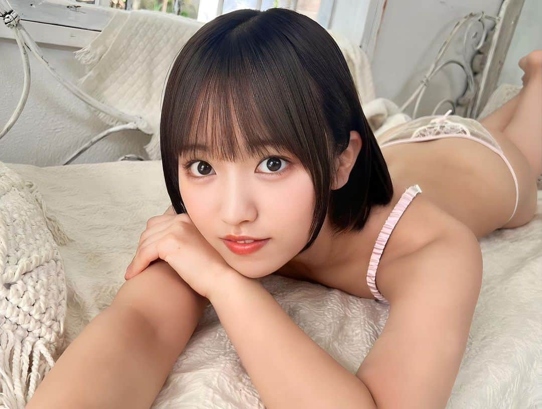 香月杏珠さんのインスタグラム写真 - (香月杏珠Instagram)「・  寒いでしょ？一緒寝よ🛌♡♡」11月15日 18時55分 - anjyu_neko