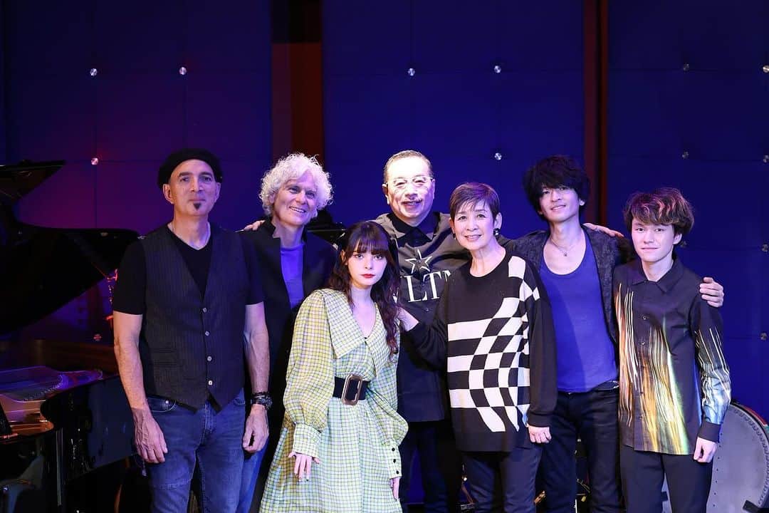 坂東慧のインスタグラム：「“Jiro Yoshida 2023 AW Tour” JZ Brat Day1🥁🔥 Jiro Yoshida（Music Director,Gt,Vo） Vana Gierig（Pf） Satoshi Bandoh（Ds） Ric Fierabracci（Ba） Zenty（Sub Gt） Emma Wahlin（Vo） Yoko Kon (Vo)」