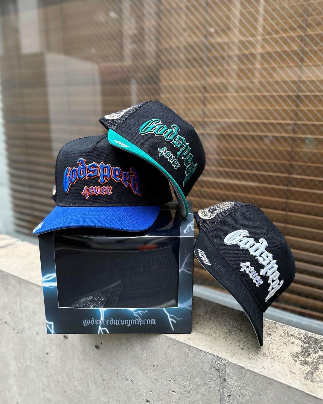 GROW AROUNDのインスタグラム：「#growaroundnewarrivals GODSPEED NEW YORK GS FOREVER TRUCKER HAT GODSPEEDの人気アイテム、TRUCKER HATに新色が仲間入りしました！！ 硬めのキャンバス生地にサイドがメッシュ切り返しでピンズが付属します。」