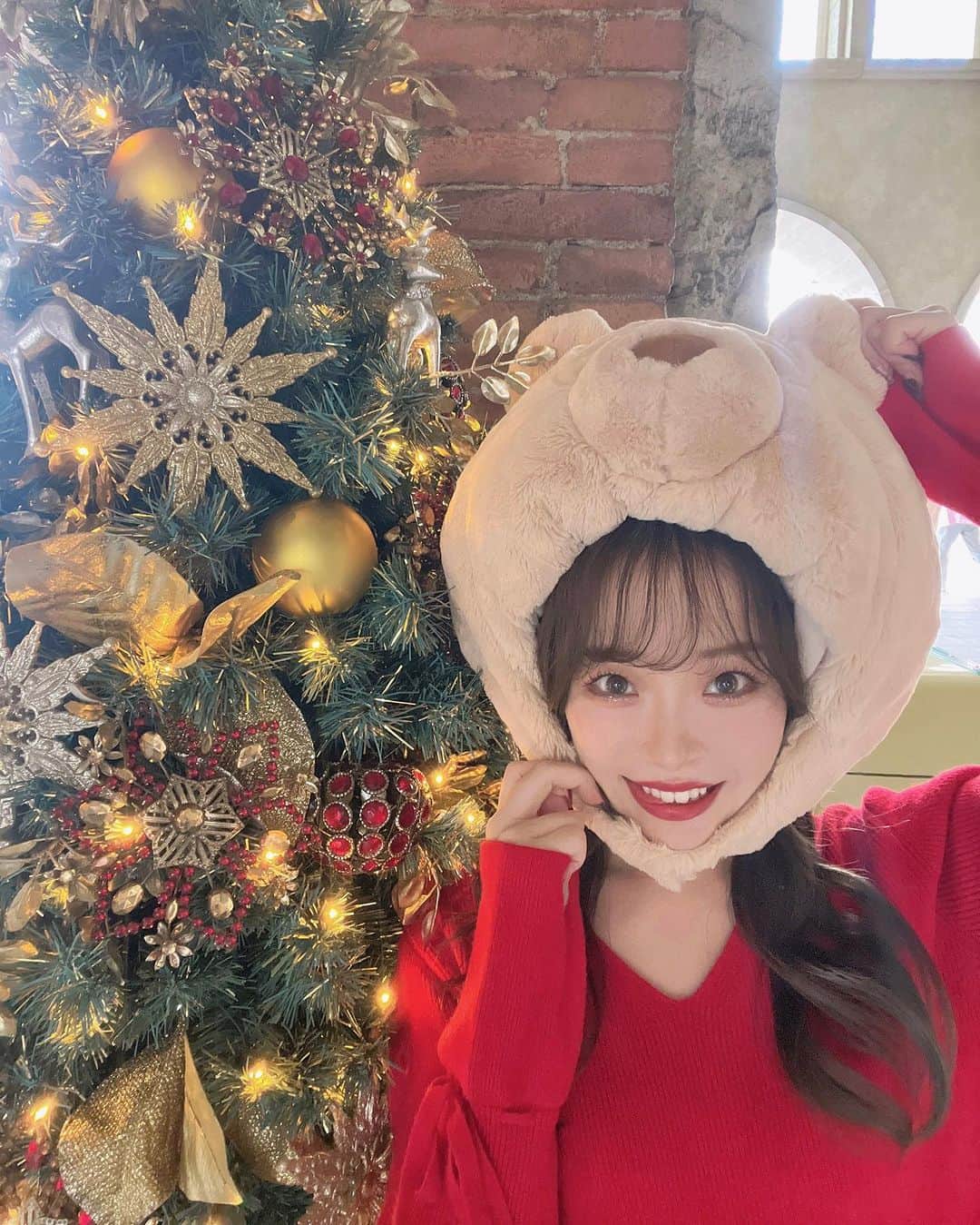 空山菜摘さんのインスタグラム写真 - (空山菜摘Instagram)「♡ ディズニー2日目は 去年？入手困難な時にゲットしてた ぷーさんを遂に初卸ししました🧸🍯  プーの顔見せて被るの 至難の業すぎた😂😂  #kunyan_trip #ディズニークリスマス  #ディズニーシー #ファンキャップ #ディズニーコーデ #ディズニーフォト」11月15日 18時57分 - natsumi_sorayama