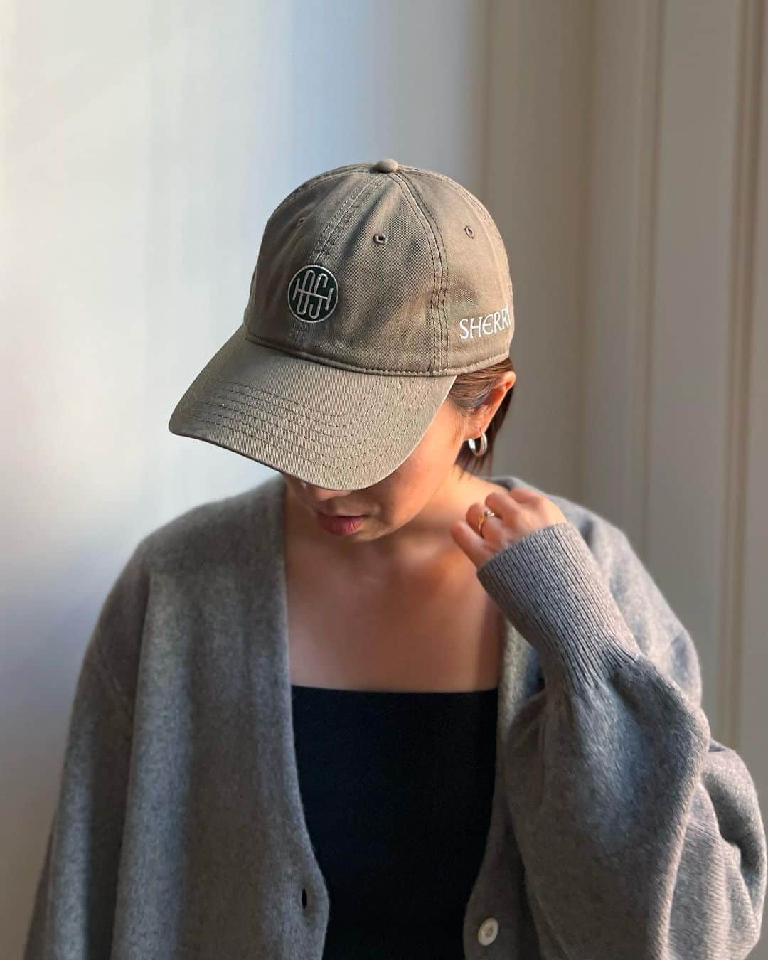 GREED TOKYO STOREのインスタグラム：「OS CAP🧢🩵💚🤎  フロント・サイドの2か所にオリジナルのブランドロゴの刺繍を施したシンプルなキャップ サイズ調節可能なので、男女問わずおすすめのアイテムです  #greedinternational #bedandbreakfastqualityoflife #greedtokyo#greedfukuoka #ohsherry#cap#ootd#fashion#seasonless #キャップ#キャップコーデ#秋コーデ#シーズンレス#外苑前#表参道」