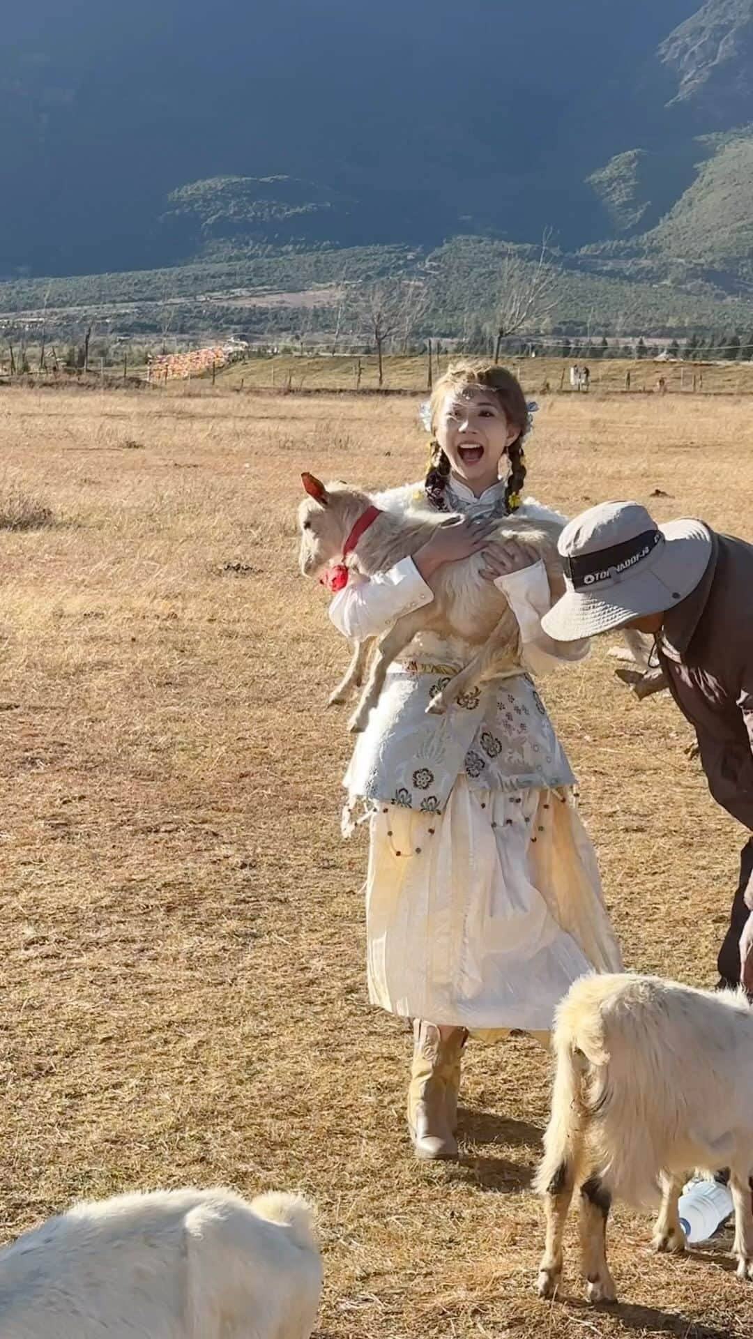 王依君のインスタグラム：「#丽江 🇨🇳🐑」