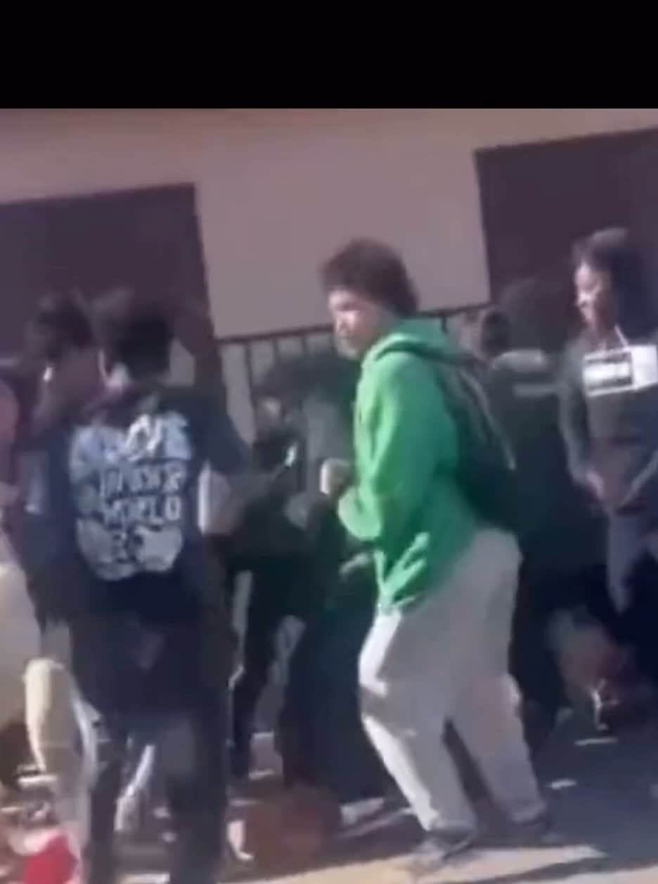 ベイビー・バッシュのインスタグラム：「Damn … i knew kids are getting bullied in school.. which is sad but now they getting Killed?? Public schools are dangerous as fuck nowadays,, stay alert teach your kid to Protect his or her self! Its rowdy」