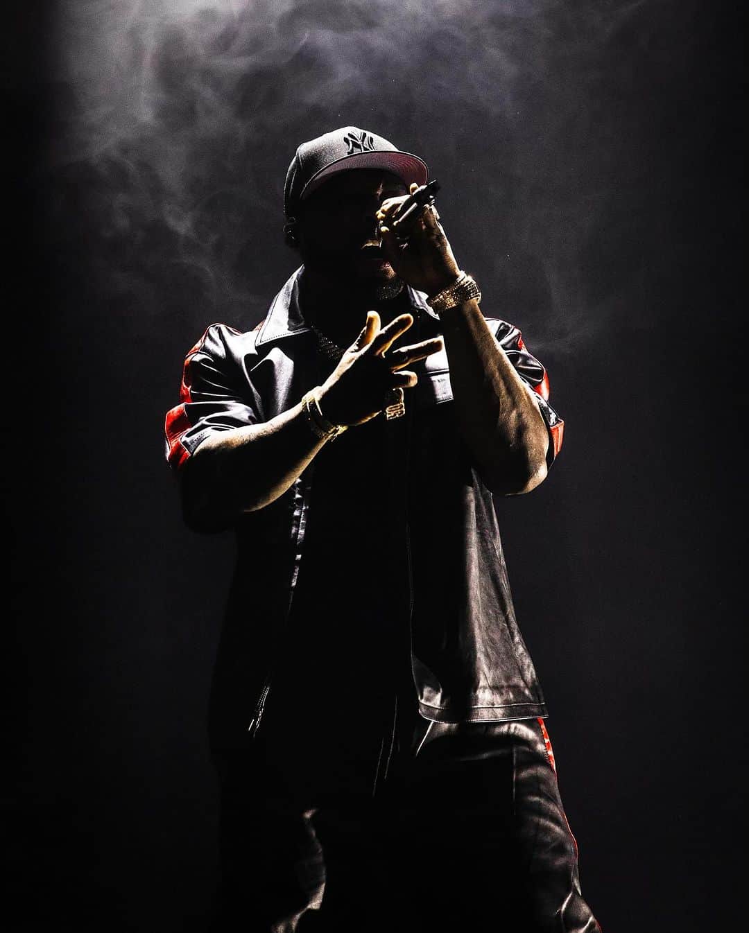 50セントのインスタグラム：「Tonight THE THING 50CENT returns to Manchester 🔥Sold Out! but you can buy a seat on the roof and feel the vibrations. #bransoncognac #lecheminduroi @thefinallaptour」