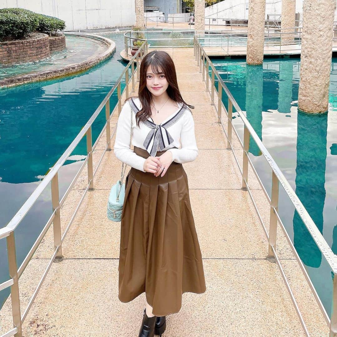 山田あかりのインスタグラム：「@shein_japan @sheinofficial  から日本人向けのブランド #friful ができたから早速着てみたよ☺️♡  サイズが日本人にぴったりで、肩幅やウエスト、丈がちょうどよかったから通販サイトで買う勇気がなかった人もチャレンジしやすいと思う🐇♡  私の身長は153cm 上半身骨格ナチュラル 下半身骨格ウェーブ ブルベ冬50%×ブルベ夏50% だから参考になるといいです🥰  トップス ID:25219978  Mサイズでぴったり♡ 生地もきちんとしていて沢山使えそう🥺  スカート ID:23504782 これも生地がめちゃくちゃしっかりしてる！！ Mサイズでくるぶしよりやや上くらいの丈だったよ♡ 骨格ウェーブさんはこんな感じのふわっとしたスカートがおすすめ♡  いまブラックフライデーやってて色々お得になっているから他にも欲しいものがある人は買い時だと思う！ クーポンコードもらったからよかったら使ってください🦋 →FRIFUL400 ※0-5999円で15%オフ 6000円以上のご購入で20％オフ 有効期限：2023/12/31  #PR #SHEIN #FRIFUL #SHEINコーデ #FRIFULコーデ #BeSHEINモデル #SHEINコーデ #SHEIN購入品 #秋コーデ  #購入品紹介 #sheinクーポン　#sheinクーポンコード #骨格ウェーブ #骨格ウェーブコーデ #ブルベコーデ　#骨格ウェーブタイプ #ブルベ夏コーデ #ブルベ冬コーデ」