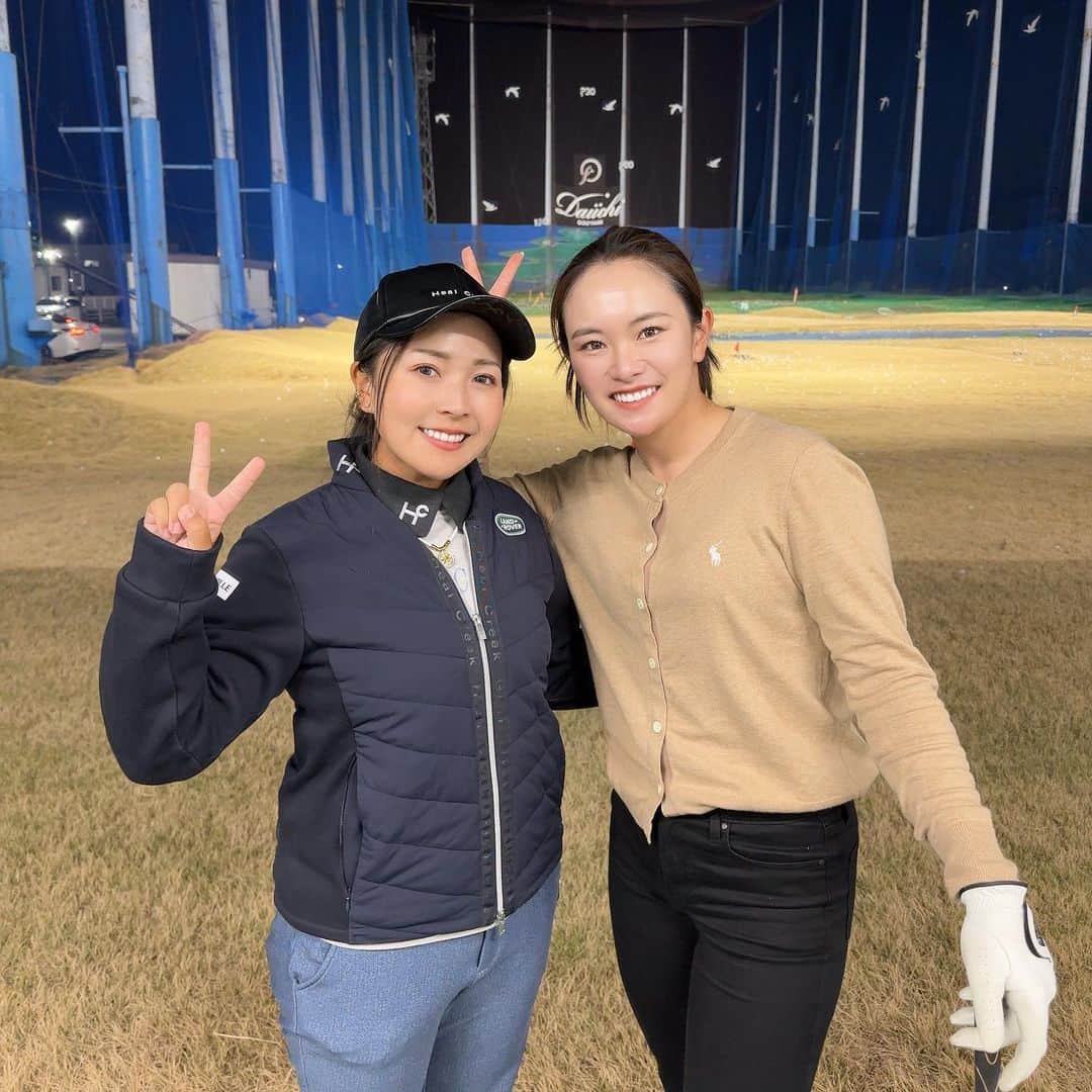 青木瀬令奈のインスタグラム：「. プロアマ後に 市内の練習場で練習してたら ゆいぴー( @kawamotoyui_official )が 練習に来たので一緒に練習しました⛳️💙 #河本結  . . ゆいぴーが育った練習場みたいで 打ち上げてないのと 打席の間隔も広いし 球も良いし 打ちやすくて 良い練習ができました🥹⭐︎ #第一ゴルフパーク  . . 明日から頑張ります🔥 観に来る方は 結構寒いので 暖かくしてお越しください🥹⭐︎⛳️ #大王製紙エリエールレディスオープン  #エリエールゴルフクラブ松山  . . #jlpga  #lpga  #golf  #ゴルフ  #女子ゴルフ」