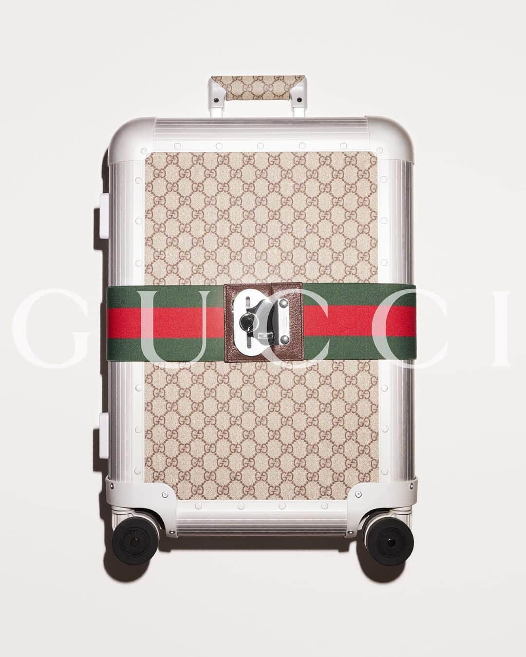 グッチさんのインスタグラム写真 - (グッチInstagram)「For moments together.   Discover the House’s Gucci Gift selection envisioned for making lasting memories with loved ones.  #GucciGift #GucciValigeria」11月15日 19時05分 - gucci