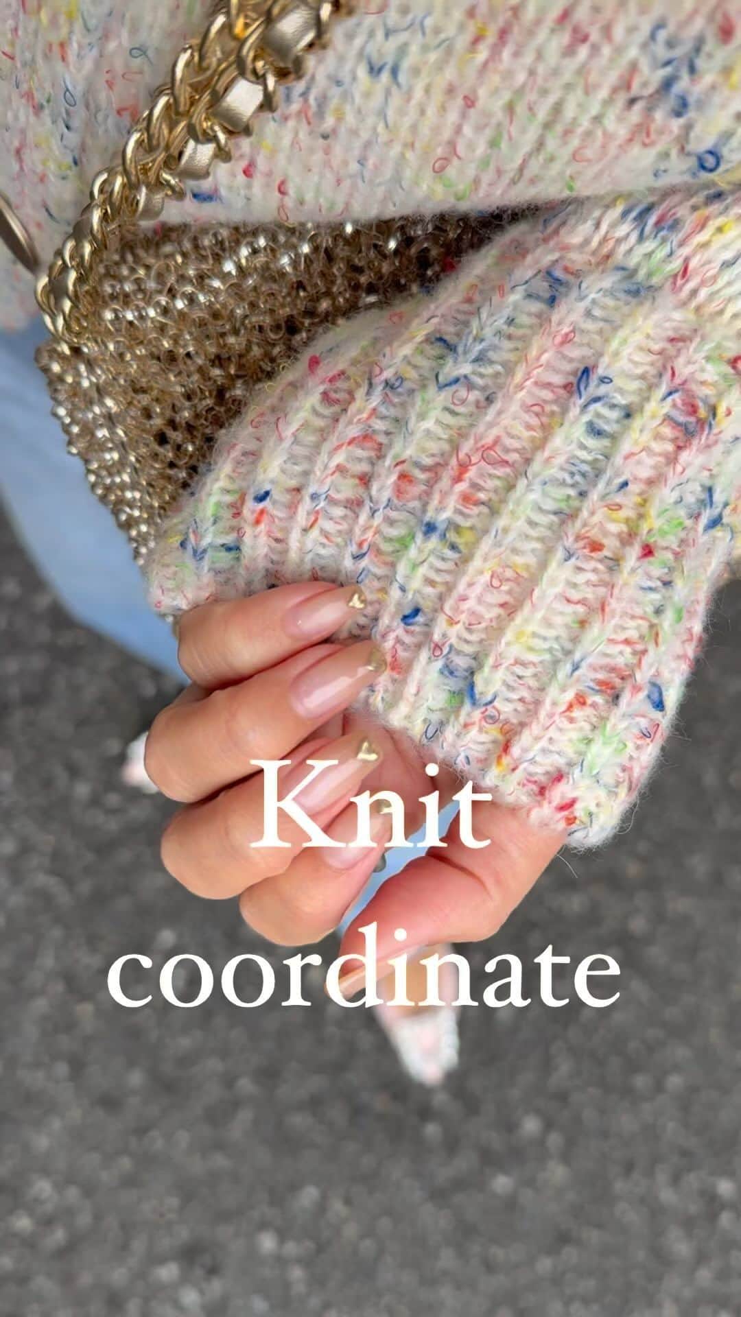 ayuuu_mamのインスタグラム：「colorful knit 🌈  @april1st.shop のカラフルカーディガン、色味が可愛すぎませんか！？😍  ほんのりポワンとしたお袖もたまらない🙈🌈  ニットジョガーでカジュアルにも合わせられそうだなぁと妄想がとまりませーん✨🥰  ・  ・  #大人カジュアル #シンプルコーデ #ニットコーデ #ニットカーディガン #韓国ファッション #韓国コーデ #デニムコーデ #カーブデニム #バルーンデニム #冬服コーデ #anteprima #crieconforto #甘めカジュアル #ママコーデ #高見えコーデ #30代ママコーデ」