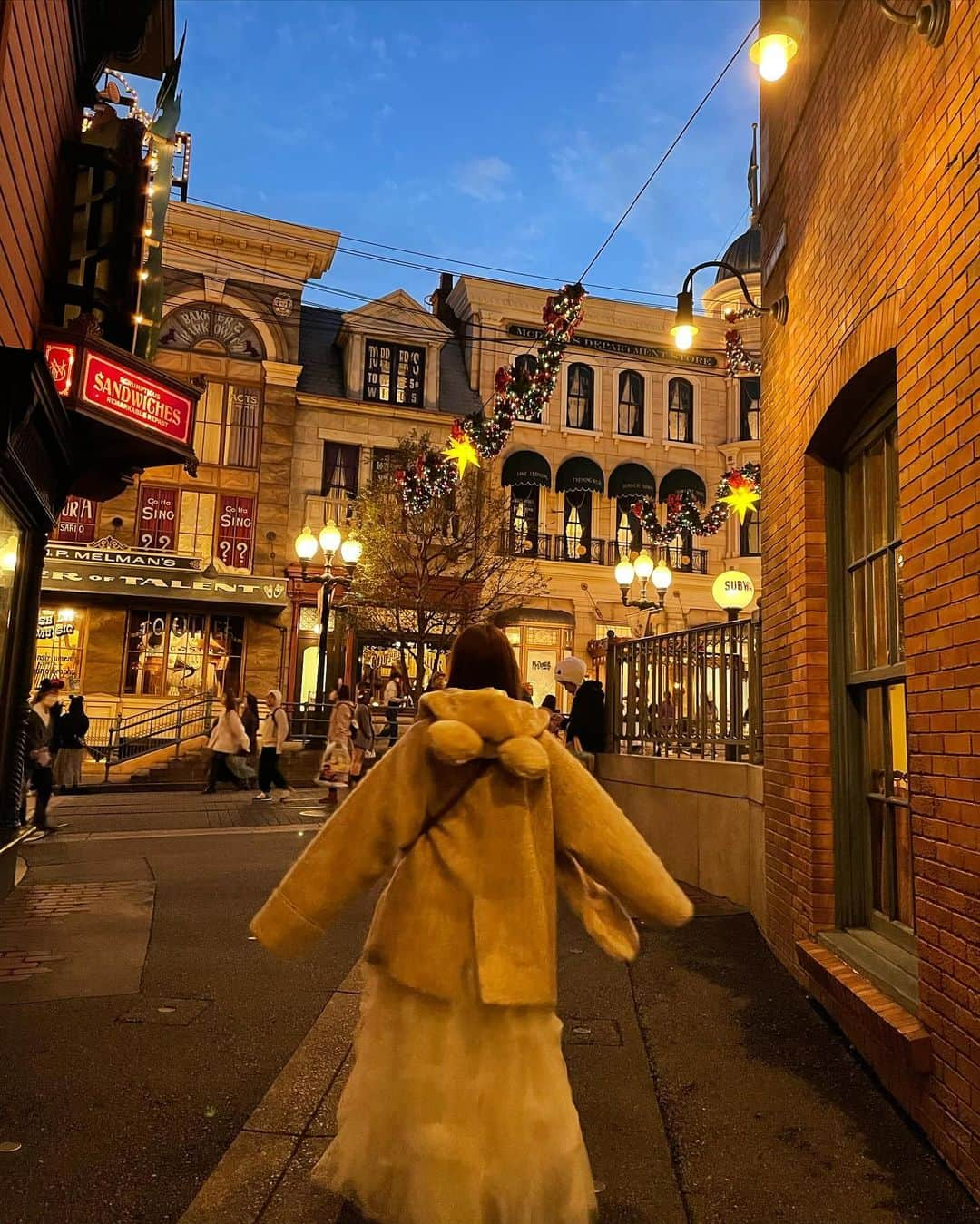 大野愛友佳さんのインスタグラム写真 - (大野愛友佳Instagram)「Christmas Disney🎄🏰🧸🤎  新しく購入したカメラでの写真がちらほら。 出来栄えまんぞく◎  #tokyodisneysea」11月15日 19時08分 - ohnoayuka