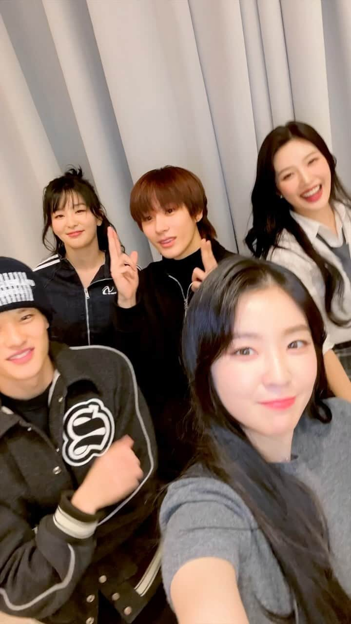 RIIZEのインスタグラム：「Chill Talk Saxy🗣️  #RIIZE #라이즈  #SOHEE #소희 #ANTON #앤톤  #RedVelvet #레드벨벳 #IRENE #아이린 #SEULGI #슬기 #JOY #조이  #TalkSaxy #RIIZE_TalkSaxy」