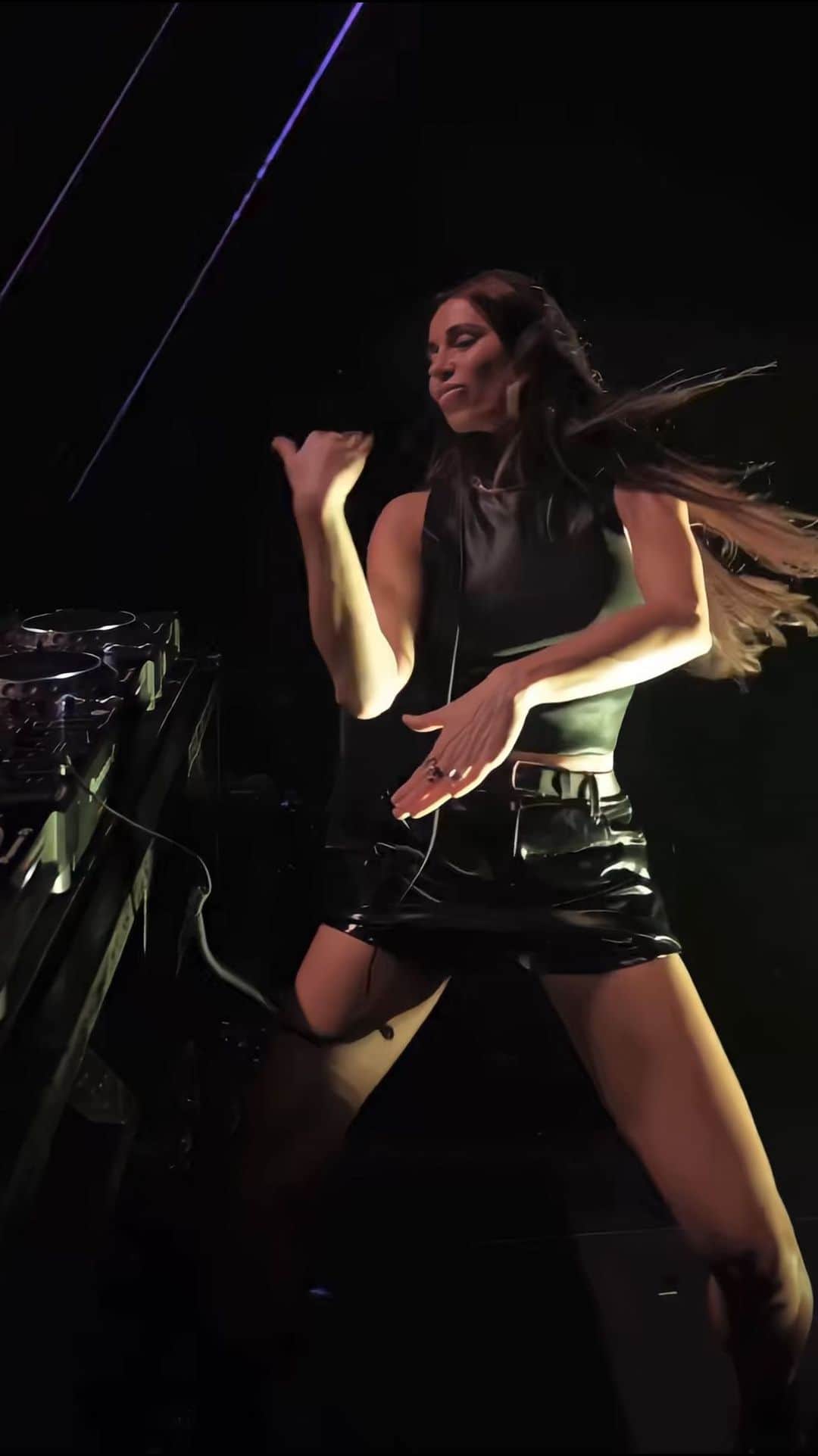 JUICY Mのインスタグラム：「dance with me 🔥   #juicym #techhouse #techno #dj #djset #electronicmusic」