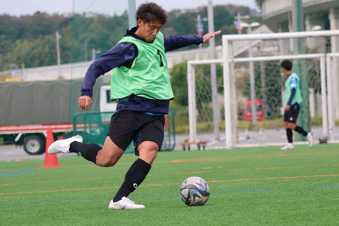 横浜スポーツ&カルチャークラブさんのインスタグラム写真 - (横浜スポーツ&カルチャークラブInstagram)「.  training🟠  11/15  training photo📸  #小島秀仁 #児玉潤 #道本大飛 #佐藤大樹 #沼田皇海  NEXT👉 J3リーグ第36節 【AWAY】 📅11/18（土）14:00ko 🆚#松本山雅FC  #yscc #Ｊリーグ #jleague #j3 #横浜 #本牧 #soccer #サッカー #bonera」11月15日 20時00分 - yscc_official