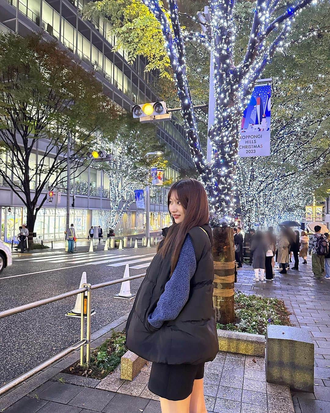 伊藤優絵瑠のインスタグラム：「冬感じてきた🌌❄️   #東京  #六本木  #六本木ヒルズ  #イルミネーション   #ootd  #code #私服コーデ」