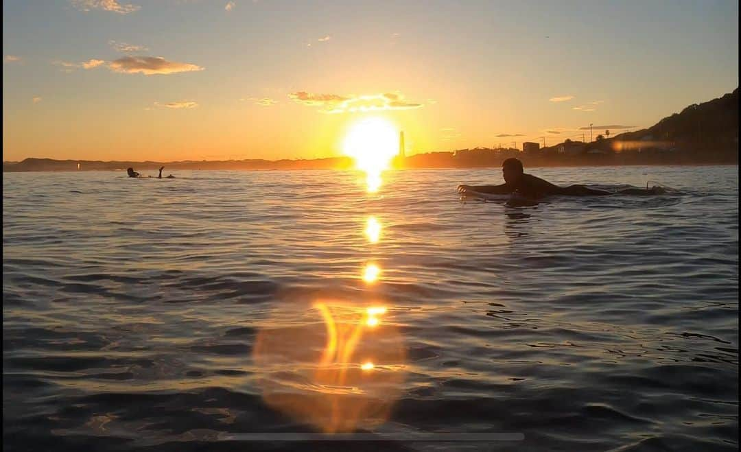 伊勢谷友介さんのインスタグラム写真 - (伊勢谷友介Instagram)「青い空 優しい波 情熱的な夕陽 落ち着いた月」11月15日 19時25分 - iseya_yusuke