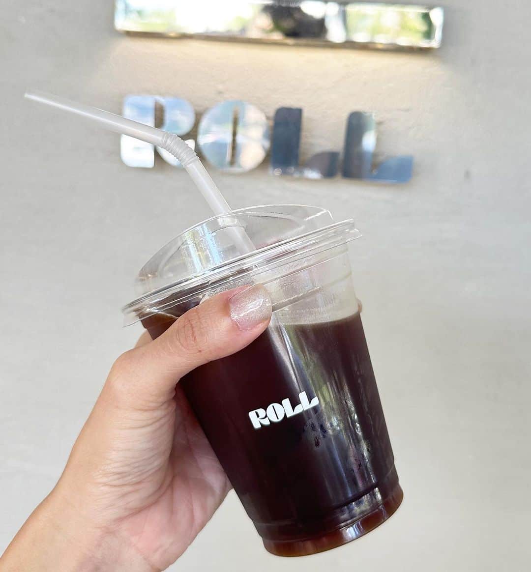 ニウィさんのインスタグラム写真 - (ニウィInstagram)「I need a hug…….e cup of coffee 🥰 @rollcoffeeroll」11月15日 19時35分 - newpatitta
