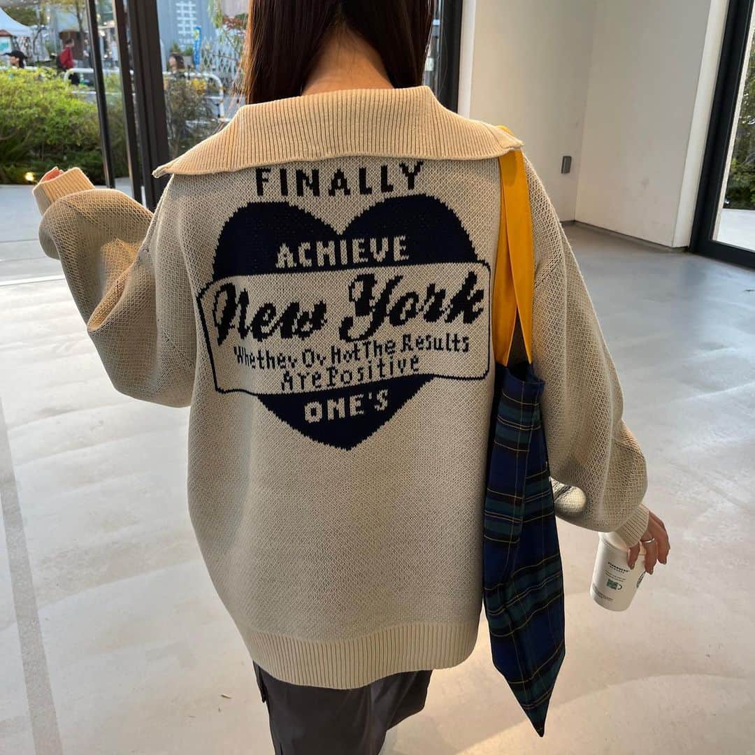 nemneさんのインスタグラム写真 - (nemneInstagram)「《 12/4  new arrival ⛄️ モチーフハーフジップニット 》  今回は12/4販売のアイテムをご紹介。  モチーフ入りでコーディネートが華やかになるハーフジップニット。  フラワー / ハート / 星の3柄展開となっております🤍  新作アイテムは販売日の26:00まで10％offで購入できます💫  保存してチェックしておいてね 🐰  .  ⬇️ アイテムはこちら  🌿【低身長サイズあり】モチーフハーフジップニット price ：￥3,995（tax in） アイテム品番：NM1898 サイズ展開：S.M 販売日：12/04（mon.）20:00- ※zozoのシステムの都合上、19:45-20:00で販売時間が前後する可能性があります  .  #ootd #outfit #fyp  #着回しコーデ #おすすめ #韓国コーデ #秋冬コーデ #秋服 #nemne」11月15日 19時36分 - nemne_store