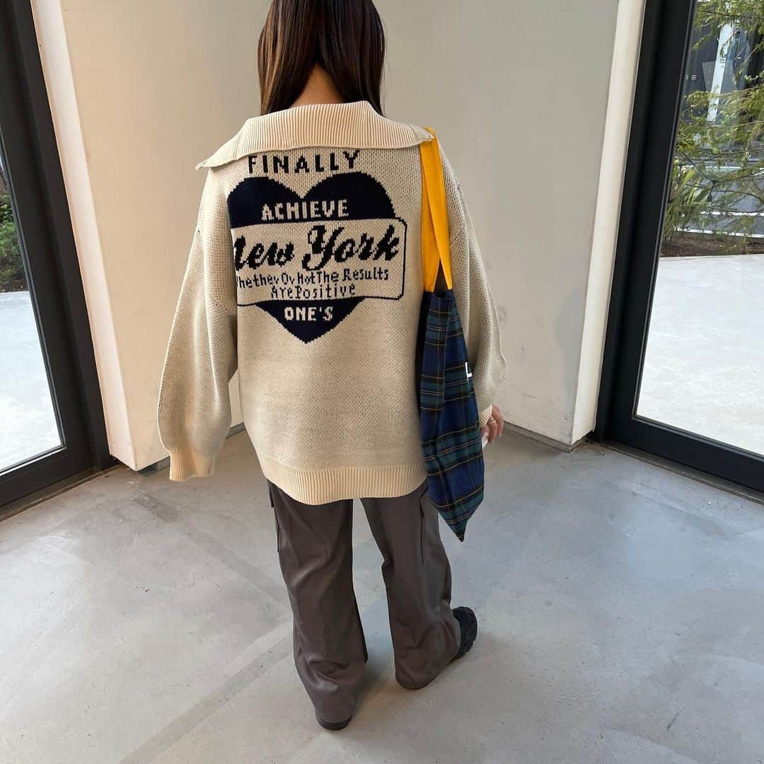 nemneさんのインスタグラム写真 - (nemneInstagram)「《 12/4  new arrival ⛄️ モチーフハーフジップニット 》  今回は12/4販売のアイテムをご紹介。  モチーフ入りでコーディネートが華やかになるハーフジップニット。  フラワー / ハート / 星の3柄展開となっております🤍  新作アイテムは販売日の26:00まで10％offで購入できます💫  保存してチェックしておいてね 🐰  .  ⬇️ アイテムはこちら  🌿【低身長サイズあり】モチーフハーフジップニット price ：￥3,995（tax in） アイテム品番：NM1898 サイズ展開：S.M 販売日：12/04（mon.）20:00- ※zozoのシステムの都合上、19:45-20:00で販売時間が前後する可能性があります  .  #ootd #outfit #fyp  #着回しコーデ #おすすめ #韓国コーデ #秋冬コーデ #秋服 #nemne」11月15日 19時36分 - nemne_store