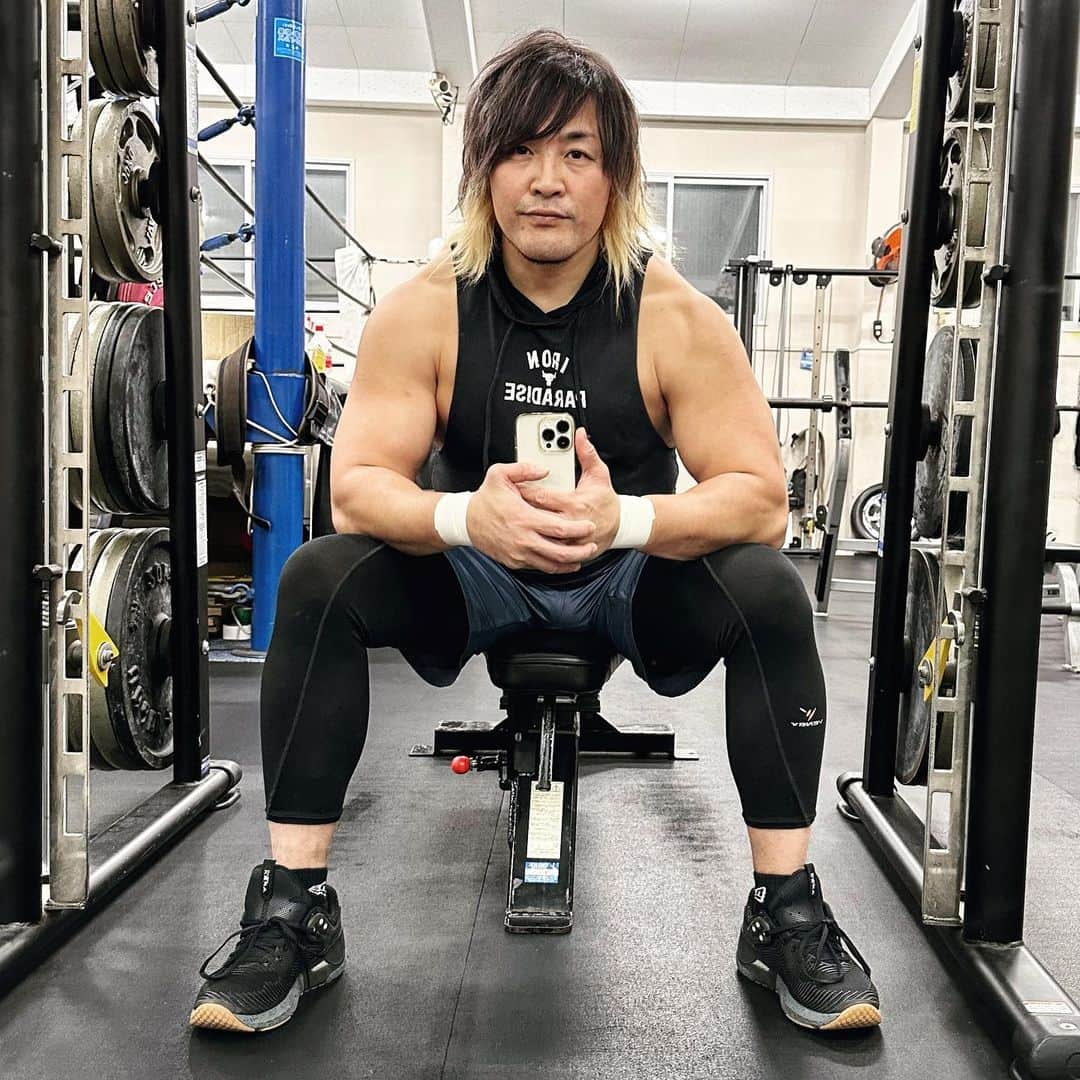 棚橋弘至のインスタグラム：「今日は、新日本プロレス道場で #腕トレ 💪  #armday #triceps #biceps」