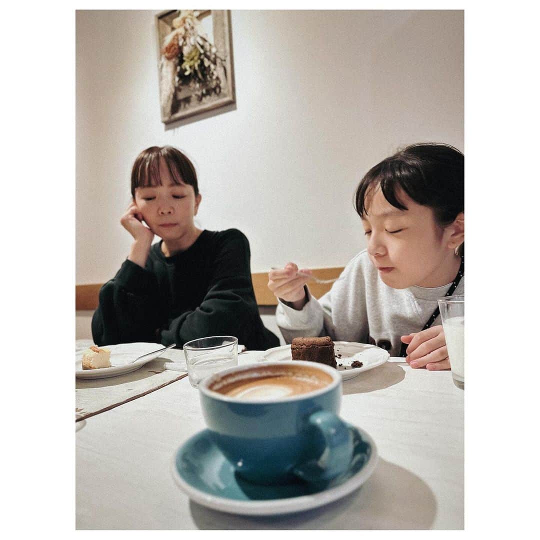肥野竜也のインスタグラム：「＂happy time＂なんでもないこの時間が幸せを感じる。 ⁡ #happytime #family #daughter #幸せな時間 #家族 #妻 #娘」