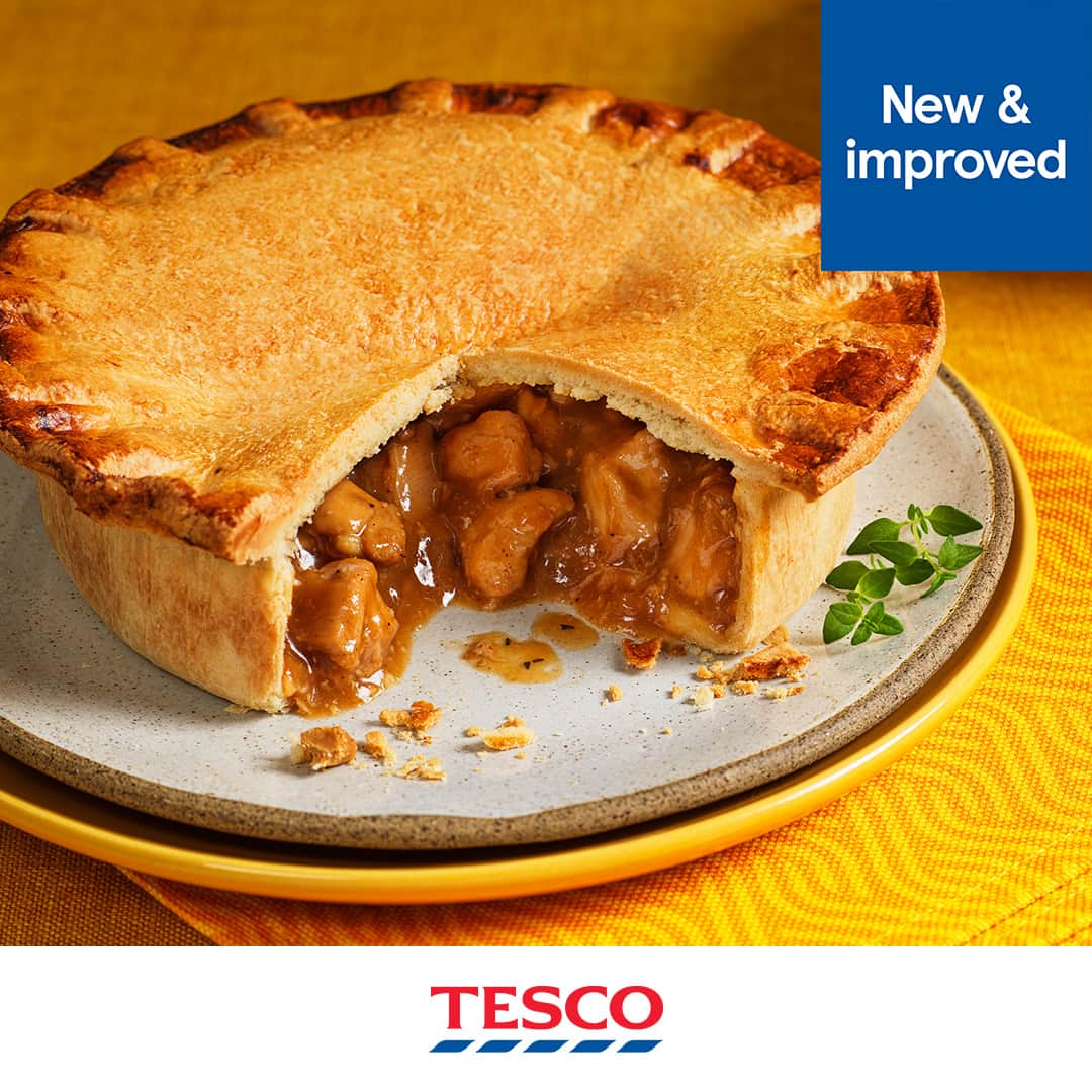 Tesco Food Officialさんのインスタグラム写真 - (Tesco Food OfficialInstagram)「Our new and improved pies are a crust above the rest 🥧 We've made the pastry more buttery for a crisper crunch and added flavour-packed stocks for richer fillings. Choose from classic flavours like our Tesco steak and ale, chicken and gravy, and our new roast chicken dinner pie. Click the link in bio to explore the range.」11月15日 19時30分 - tescofood