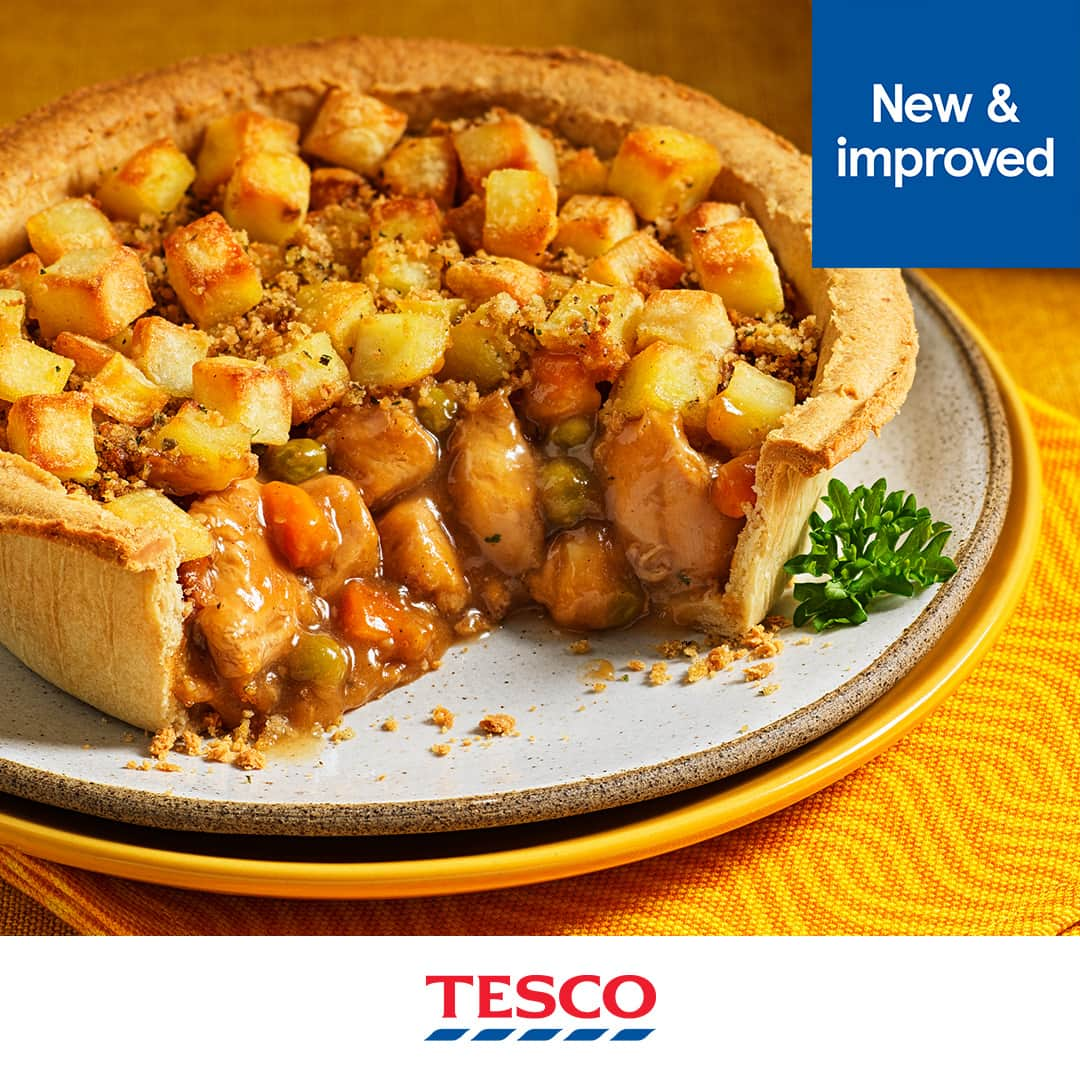 Tesco Food Officialさんのインスタグラム写真 - (Tesco Food OfficialInstagram)「Our new and improved pies are a crust above the rest 🥧 We've made the pastry more buttery for a crisper crunch and added flavour-packed stocks for richer fillings. Choose from classic flavours like our Tesco steak and ale, chicken and gravy, and our new roast chicken dinner pie. Click the link in bio to explore the range.」11月15日 19時30分 - tescofood