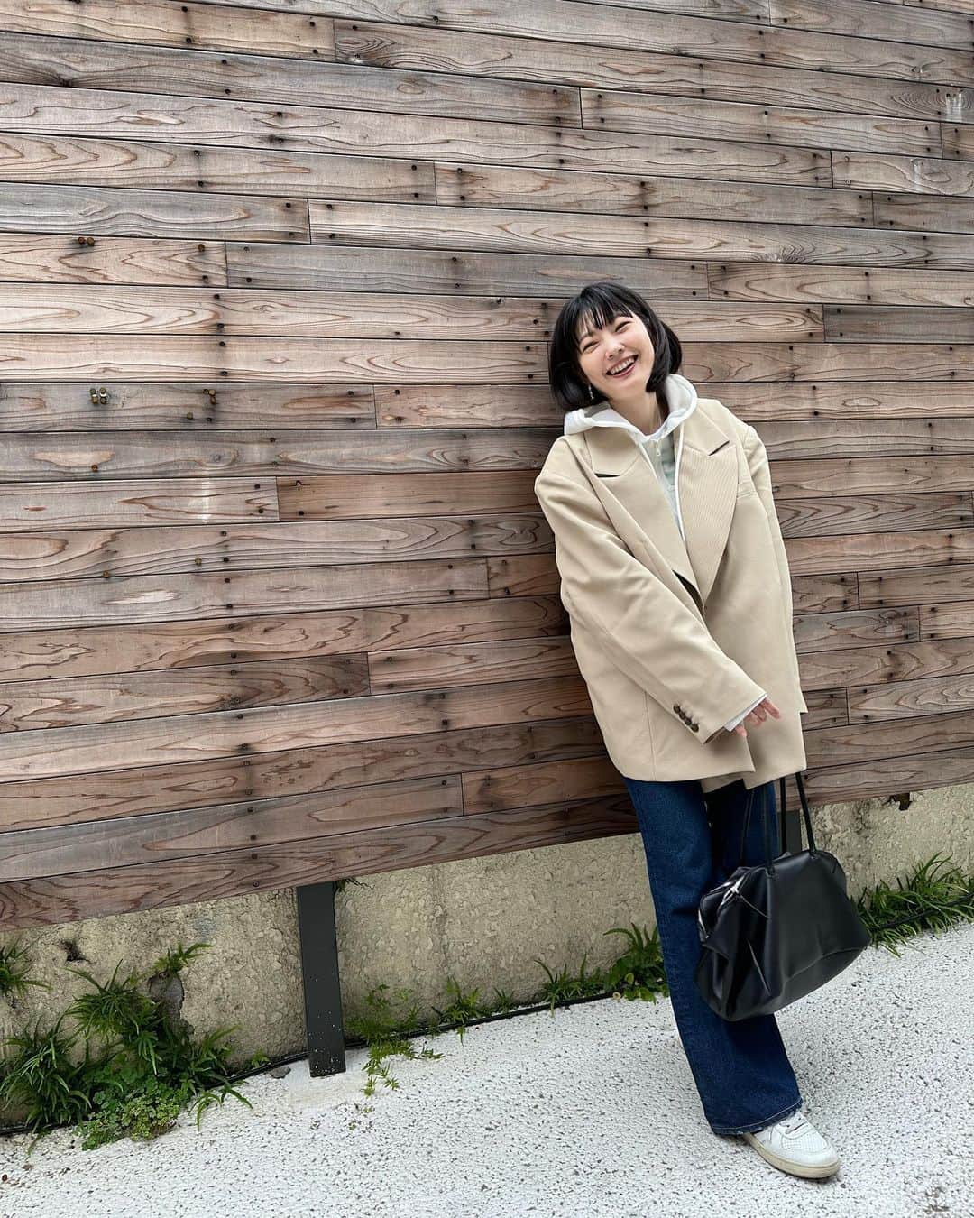 森貴美子のインスタグラム：「友人姉妹がわざわざ群馬から来てくれた🚗❤️🫶🏻思い出話に花を咲かせてとても楽しかった🍊 ありがとう〜🌼  オーバーサイズのジャケットは @herin.cye  デニムは　@blackbymoussy_official  バッグは　@the_dilettante_official  ボーダーは　@meyame_official」