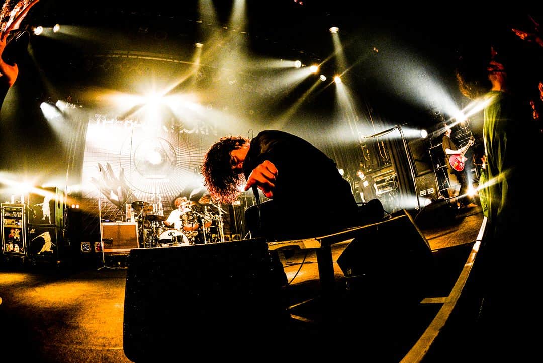 THE BACK HORNさんのインスタグラム写真 - (THE BACK HORNInstagram)「［LIVE PHOTO］ 2023.11.12 sun THE BACK HORN 25th Anniversary 「KYO-MEIワンマンツアー」〜共鳴喝采〜 at 名古屋DIAMOND HALL ------------------- ▶︎NEXT LIVE 2023.11.17 fri THE BACK HORN 25th Anniversary 「KYO-MEIワンマンツアー」〜共鳴喝采〜 at 札幌PENNY LANE24  🎫Ticket https://lnkfi.re/kyomei_kassai  #共鳴喝采 #TBH25th #THEBACKHORN #バックホーン #バクホン #LIVEPHOTO」11月15日 19時32分 - thebackhorn