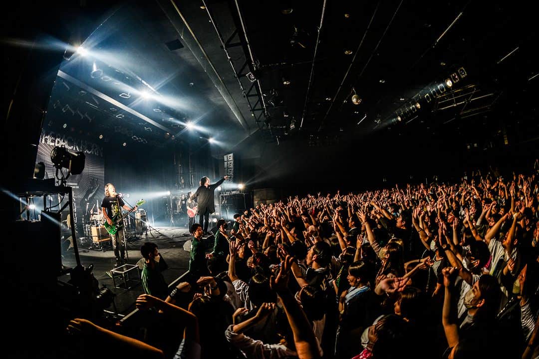 THE BACK HORNさんのインスタグラム写真 - (THE BACK HORNInstagram)「［LIVE PHOTO］ 2023.11.12 sun THE BACK HORN 25th Anniversary 「KYO-MEIワンマンツアー」〜共鳴喝采〜 at 名古屋DIAMOND HALL ------------------- ▶︎NEXT LIVE 2023.11.17 fri THE BACK HORN 25th Anniversary 「KYO-MEIワンマンツアー」〜共鳴喝采〜 at 札幌PENNY LANE24  🎫Ticket https://lnkfi.re/kyomei_kassai  #共鳴喝采 #TBH25th #THEBACKHORN #バックホーン #バクホン #LIVEPHOTO」11月15日 19時32分 - thebackhorn
