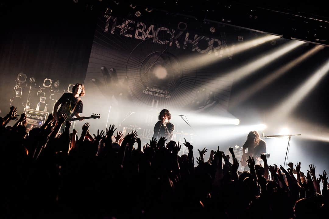 THE BACK HORNのインスタグラム：「［LIVE PHOTO］ 2023.11.12 sun THE BACK HORN 25th Anniversary 「KYO-MEIワンマンツアー」〜共鳴喝采〜 at 名古屋DIAMOND HALL ------------------- ▶︎NEXT LIVE 2023.11.17 fri THE BACK HORN 25th Anniversary 「KYO-MEIワンマンツアー」〜共鳴喝采〜 at 札幌PENNY LANE24  🎫Ticket https://lnkfi.re/kyomei_kassai  #共鳴喝采 #TBH25th #THEBACKHORN #バックホーン #バクホン #LIVEPHOTO」