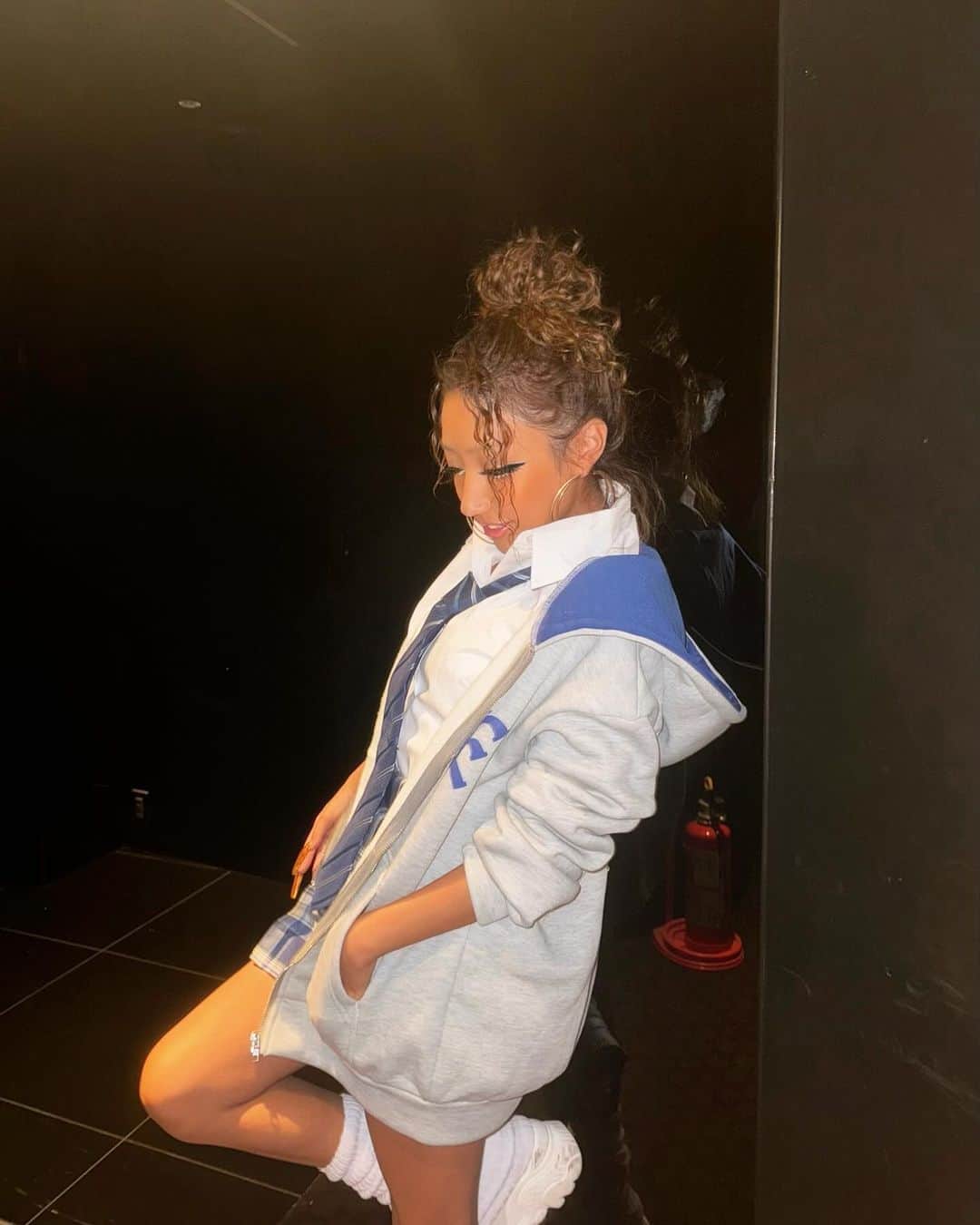 瀬戸ももあのインスタグラム：「制服💦💙  コメント欄でめっちゃ聞かれてたパーカー！ ID：19187545 だよ♡♡  ちなみにいつもつけてるピアスもSHEIN ID：11281153 ♡♡  もも限定クーポンコード 【BFJP132】 利用期限：2024年1月31日まで  お買い上げ金額1～5,999円まではセール価格から15%OFF、6,000円以上は20%OFFが適用されるよ💙  試すたび、好きが見つかる。届くたび、好きが増えてく！  30万点以上の人気アイテムが限定値下げ！  @shein_japan @sheinofficial  #PR #SHEINblackfriday #SHEINGoodFinds #SHEINforAll #loveshein #ad #saveinstyle」