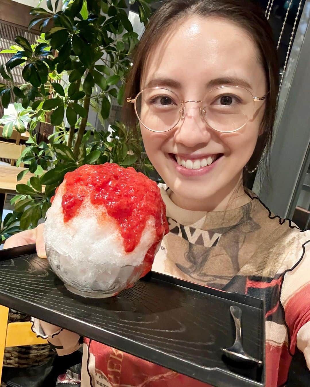 沢井美優さんのインスタグラム写真 - (沢井美優Instagram)「前回のはチーズと洋梨🍐 今回はいちご🍓ミニサイズ🍧  #沢井はかき氷です #🍧  #かき氷 #かき氷大好き  #かき氷は人を幸せにする #🧡　 　 #笑顔溢れる毎日を  #明日もきっと素敵な一日 #🍀」11月15日 19時47分 - sawai_miyuu