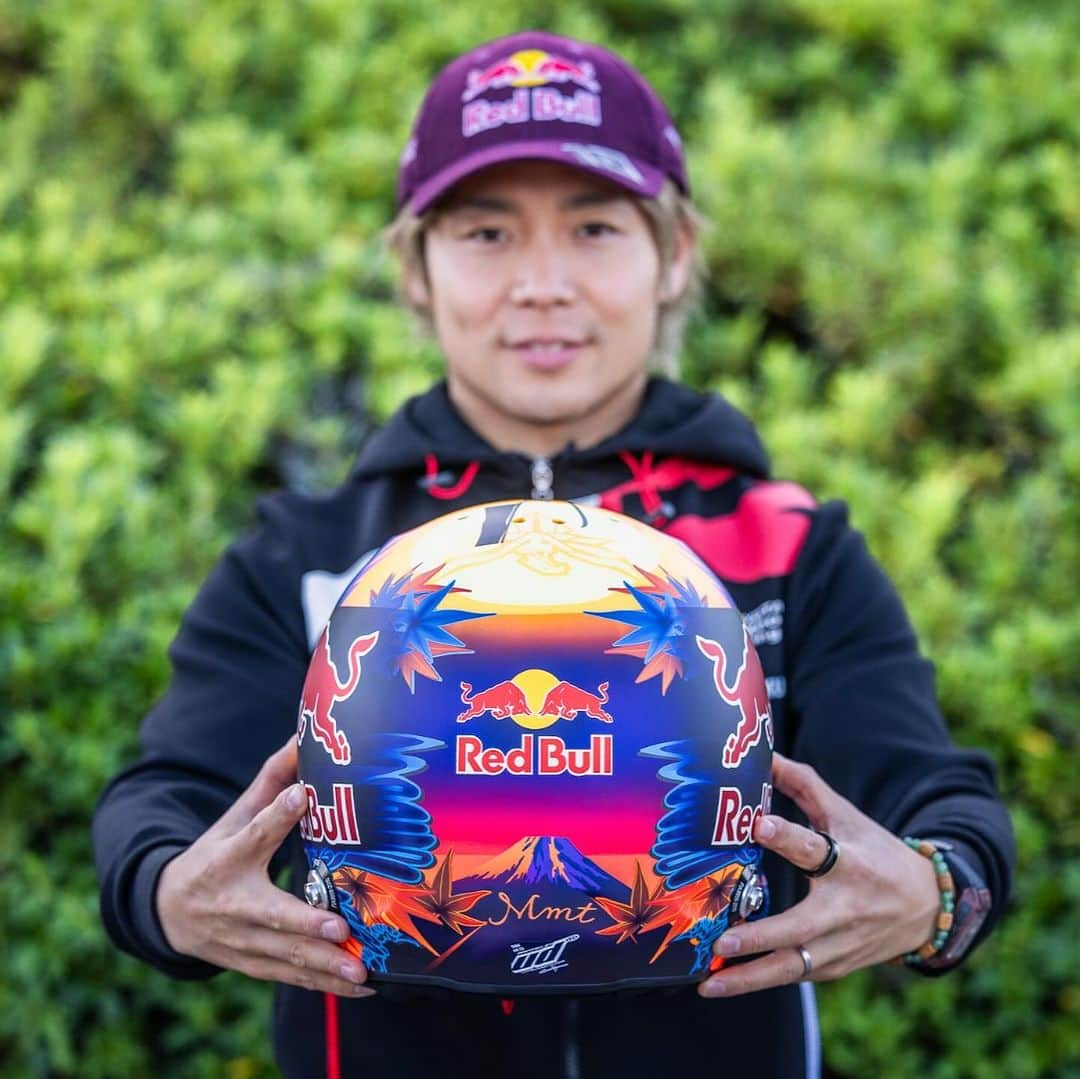 勝田貴元さんのインスタグラム写真 - (勝田貴元Instagram)「Special helmet for my home rally in Japan 🇯🇵 #RallyJapan Big thanks to @uffedesigns and @stilo_official , @redbulljapan !! 今年も #ラリージャパン 特別仕様のヘルメットで👊   #GivesYouWings  #翼を授ける #RedBull  #Uffedesign @officialwrc   📸 @timoanisphotography」11月15日 19時48分 - takamotokatsuta