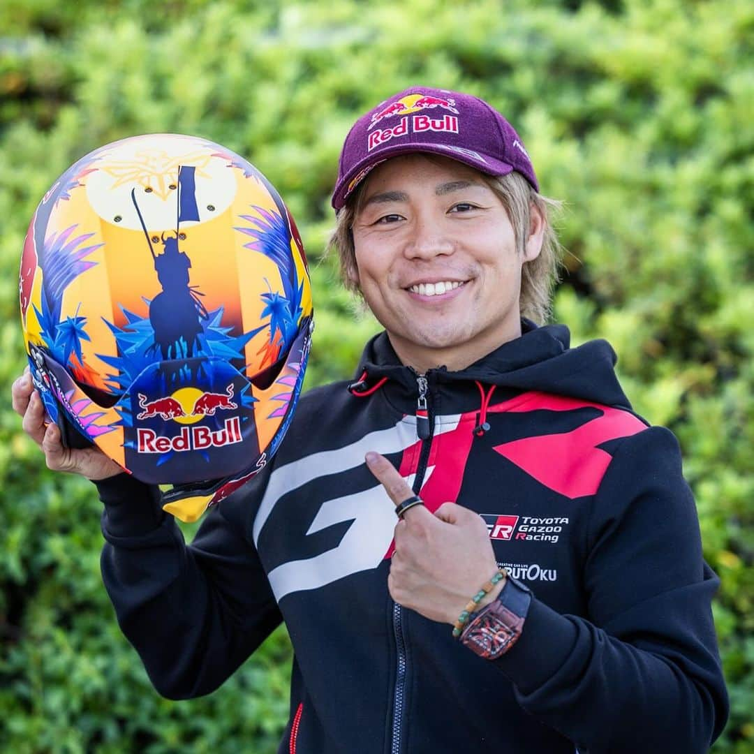 勝田貴元のインスタグラム：「Special helmet for my home rally in Japan 🇯🇵 #RallyJapan Big thanks to @uffedesigns and @stilo_official , @redbulljapan !! 今年も #ラリージャパン 特別仕様のヘルメットで👊   #GivesYouWings  #翼を授ける #RedBull  #Uffedesign @officialwrc   📸 @timoanisphotography」