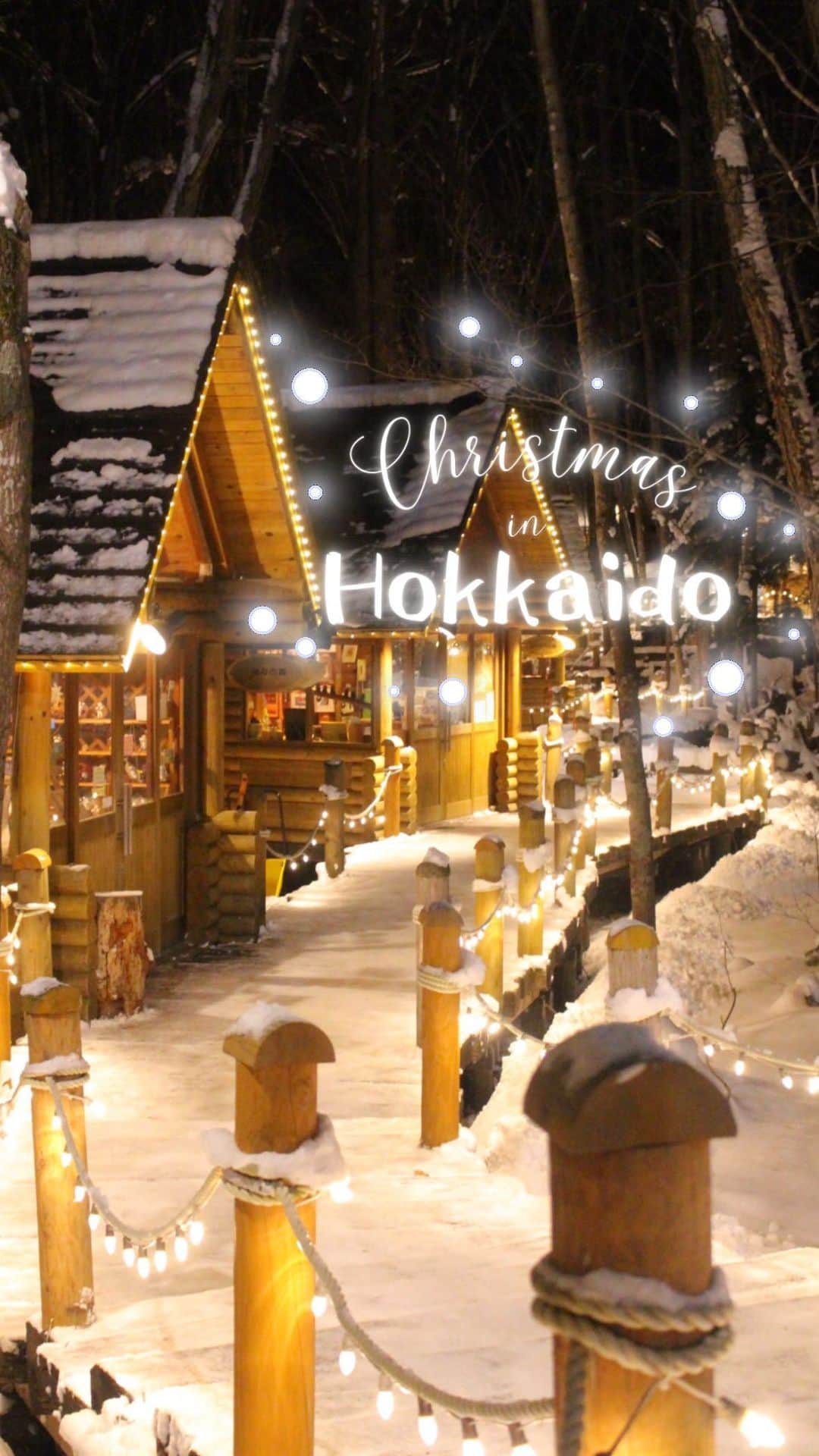 sayoko_betseyのインスタグラム：「Christmas in Hokkaido is like...⛄️𖠰𐂂 ⁡ 私が勝手に良いなと思ってる、北海道のクリスマスおすすめスポット🎄 ⁡ 全部分かったらあなたは北海道クリスマスマスター🎅 ⁡ #Christmas #hokkaido #christmasinhokkaido #furano #sapporo #tomamu #otaru #niseko #hakodate  #クリスマス #クリスマススポット #お出かけスポット #クリスマスツリー #北海道 #北海道に恋してる #富良野 #ニングルテラス #札幌 #サッポロファクトリー #ミュンヘンクリスマス市 #トマム #ニセコ #小樽 #函館 #トナカイ」