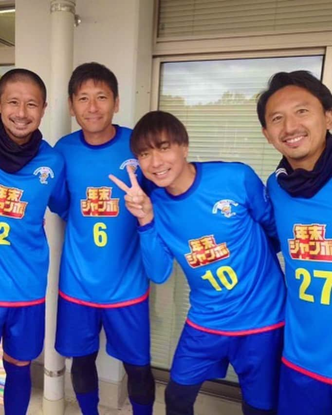 橋本英郎さんのインスタグラム写真 - (橋本英郎Instagram)「【宝くじドリームサッカー】  今回はドリブルパートを岡野さんと一緒に担当。  野人ドリブルを教えてもらいました！！  試合は後半から出場して、みんなとボールを蹴る楽しさを改めて実感。  変わらず同級生が多く、楽しい時間でした。  p.s. その後の試合でやってみたけど野人ドリブル、全くうまくいかなかったわ笑 って言ってました笑  #橋本英郎  #広島 #広島サッカー  #庄原  #庄原市  #庄原が好き  #サッカー  #サッカー少年  #サッカー観戦  #サッカー部  #サッカースクール  #サッカー小僧  #サッカー女子  #サッカーキッズ  #サッカー選手  #jリーグ  #jリーグ好きな人と繋がりたい  #ｊリーグ  #兵庫サッカー  #明石サッカー  #明石サッカースクール」11月15日 19時57分 - hideohashimoto