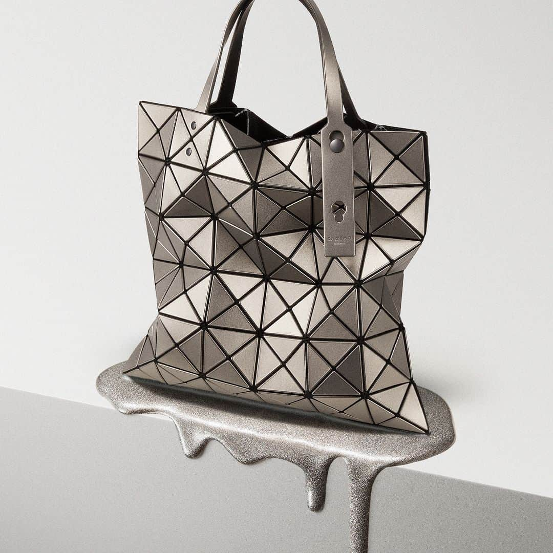 BAO BAO ISSEY MIYAKE Official Instagram accountさんのインスタグラム写真 - (BAO BAO ISSEY MIYAKE Official Instagram accountInstagram)「"LUCENT METALLIC"  Release Month: November, 2023 *The release month might be different in each country.  #baobaoisseymiyake #baobao #isseymiyake #baobaoisseymiyakeAW23」11月15日 20時00分 - baobaoisseymiyake_official