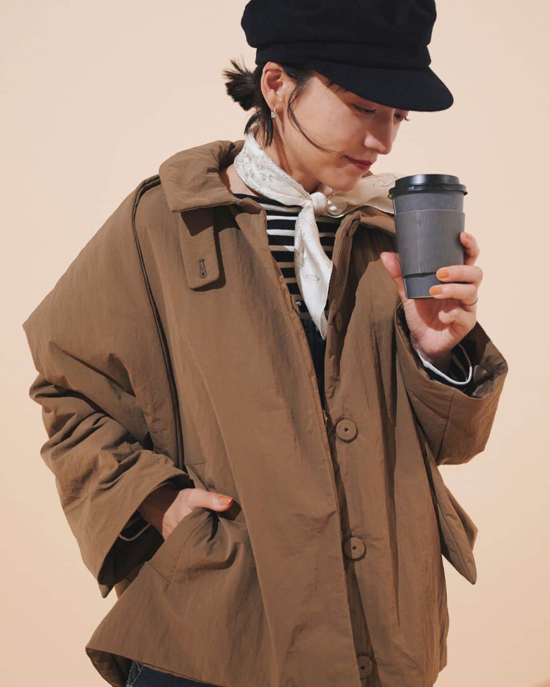 スタディオクリップさんのインスタグラム写真 - (スタディオクリップInstagram)「【高山都さんコラボ“あったかストールつきコート”が本日発売！】 毎年大人気の高山都さんとのコラボコート。今年の新作は“あったかストールつきコート”。熱を逃さない保温性の高い中わたを使用し、着膨れせずにすっきり着られてあったかいコートが実現しました！　コラボコート専用ページもご用意しているのでそちらから詳細をチェック！ . 高山都さんコラボショートコート（品番：984437）¥14,300（税込）11月15日 . #studioclip#dailycoordinate#ootd#style#fashion#dotstlook#スタディオクリップ#クリップコーデ#ショートコート#コート#コートコーデ#高山都#高山都コラボ#スタジオクリップ#スタジオじゃないよスタディオだよ #冬コーデ #冬アウター #冬服コーデ #アウターコーデ #中綿 #カジュアルコーデ #冬コート #30代コーデ #40代コーデ #シンプルコーデ #ナチュラルコーデ #大人カジュアル #大人カジュアルコーデ」11月15日 20時00分 - studioclip