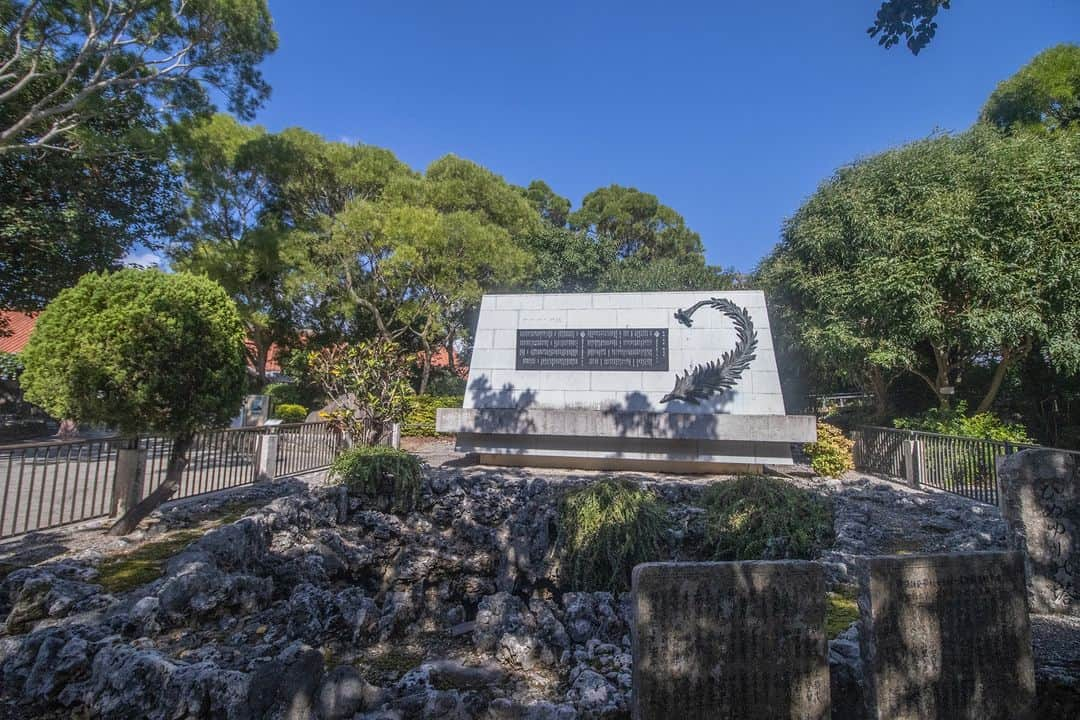 Be.okinawaのインスタグラム：「Behind the gorgeous scenery of Okinawa lies its history as a battleground for World War II, which involved the civilians of the local region.   The Himeyuri Tower is a memorial that tells the story of brave young girls who served in a nursing unit in World War II. Learning about the spots you visit will undoubtedly make your trip to Okinawa even more memorable.   #japan #okinawa #visitokinawa #okinawajapan #discoverjapan #japantravel #okinawahistory #okinawahistoryspots #okinawamemorial #historyspots #historical」