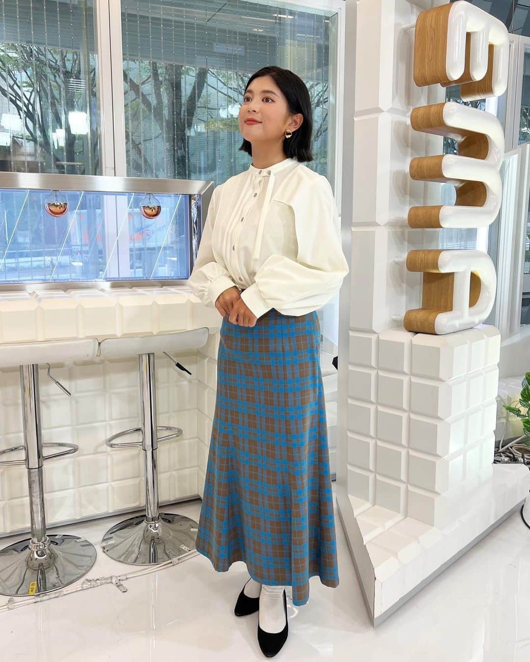 並木万里菜のインスタグラム：「いきなり寒くなりましたね。 今冬はじめて暖房をつけました。 一度家に帰るともう二度とでたくない。  足元も寒かったので 靴下履いた🧦  髪の毛染め直したんだけどいつまで 持つのかしら...  #並木万里菜#テレビ朝日アナウンサー#テレビ朝日#テレ朝#アナウンサー」