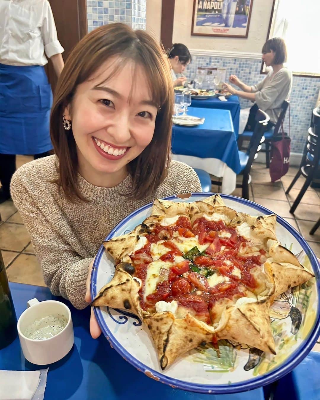 山田友美のインスタグラム：「わたしイタリアンが大好きなの😊 去年仕事で極上のイタリアンをいただいてから余計に！ 1番好きなのは食後にいただく砂糖たっぷりエスプレッソ☕️🩷 #イタリアン#ピザ#ランチ#東京ランチ#東京グルメ#ご褒美#フリーアナウンサー#山田友美」